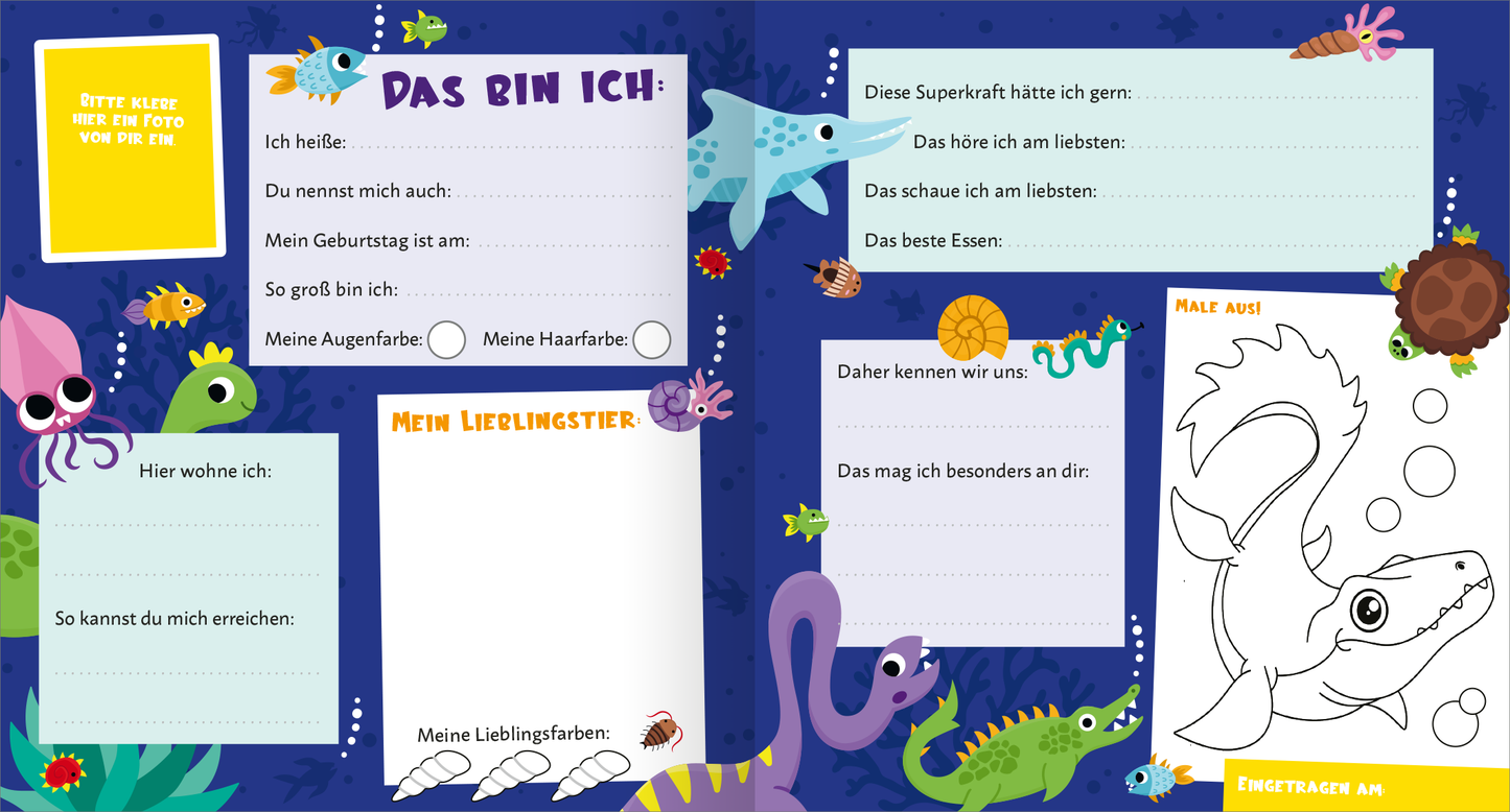 Gezeigt wird eine Innen- oder Zusatzansicht von „Meine Freunde – Dino“. Die Seite zeigt einen bunten, maritimen Hintergrund mit verschiedenen meereslebenden Kreaturen wie Fischen, Seepferdchen und Schildkröten. Die Überschrift „DAS BIN ICH!“ ist in einer auffälligen, verspielten Schriftart in Lila gehalten. Es gibt mehrere beschriftete Bereiche zum Ausfüllen, darunter Fragen zu persönlichen Vorlieben und einer leeren Fläche zum Zeichnen. Die Gestaltung ist farbenfroh und...