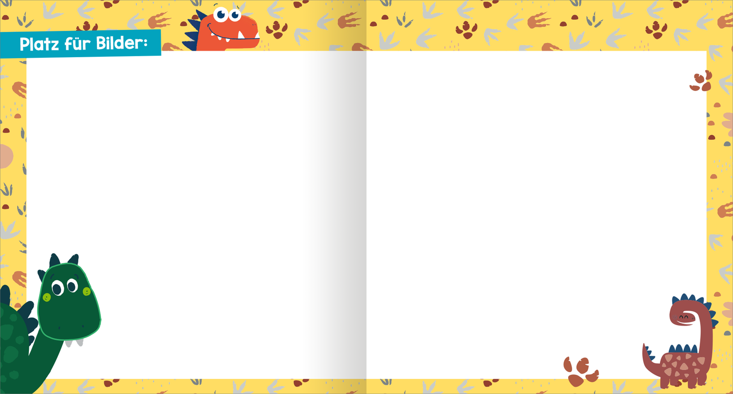 Gezeigt wird eine Innenansicht von „Meine Freunde – Dino“. Die Seite hat einen hellen, gelben Hintergrund, der mit bunten Dino-Fußabdrücken, blauen und grünen Dinos sowie verspielten, comicartigen Charakteren verziert ist. Am oberen Rand befindet sich ein blauer Banner mit der Aufschrift „Platz für Bilder“. Die Typografie ist freundlich und kindgerecht, was eine einladende Atmosphäre schafft und die Kreativität anregt.