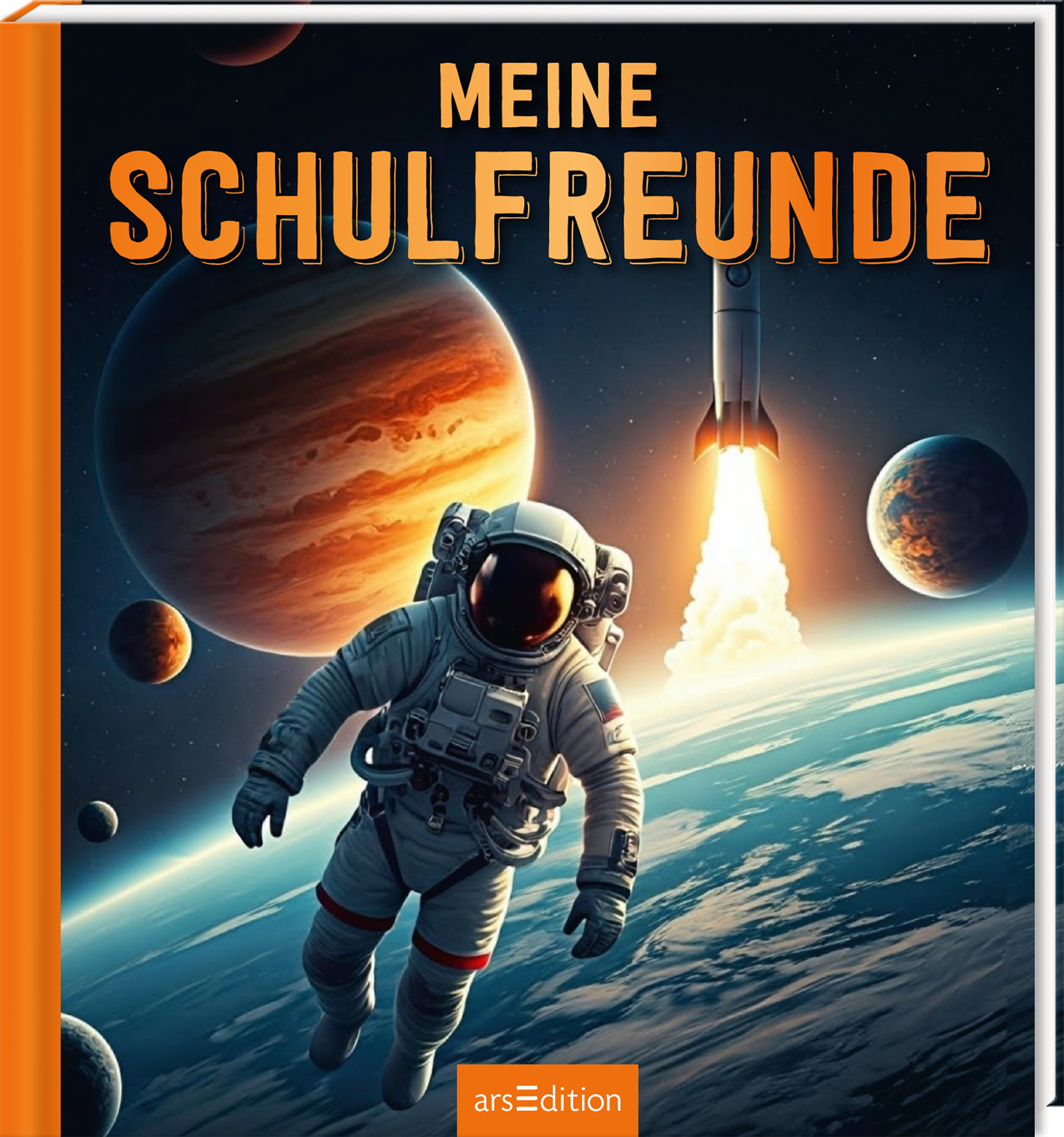Das Buchcover zeigt einen Astronauten im Weltraum, umgeben von Planeten und einem startenden Raketenrand. Der Titel „MEINE SCHULFREUNDE“ ist in großen, knalligen orangefarbenen Buchstaben oben mittig platziert. Der Hintergrund ist eine faszinierende Mischung aus dunklem Raum und lebhaften Farbtönen der Planeten. Die Atmosphäre des Covers ist abenteuerlich und einladend. Ganz unten mittig steht der Logoschriftzug von arsEdition.