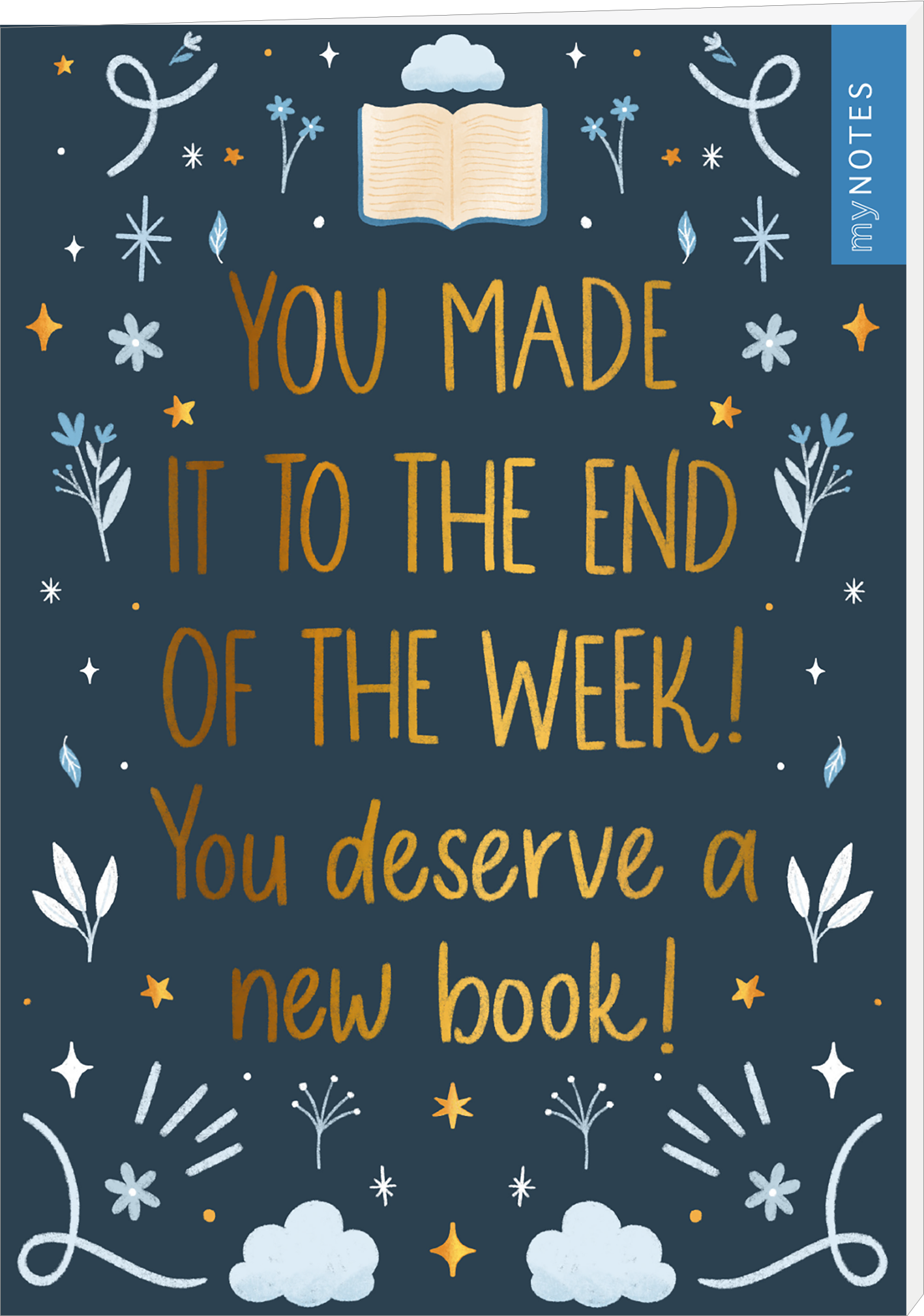 Das Buchcover zeigt einen tiefblauen Hintergrund, auf dem stilisierte Wolken, Sterne und Pflanzen in verschiedenen Farben sanft miteinander harmonieren. In der Mitte steht in großen, goldenen Buchstaben: „YOU MADE IT TO THE END OF THE WEEK!“, darunter in kleinerer Schrift: „You deserve a new book!“. Die verspielte Typografie vermittelt eine fröhliche und motivierende Stimmung. Oben rechts steht der Logoschriftzug von myNOTES.