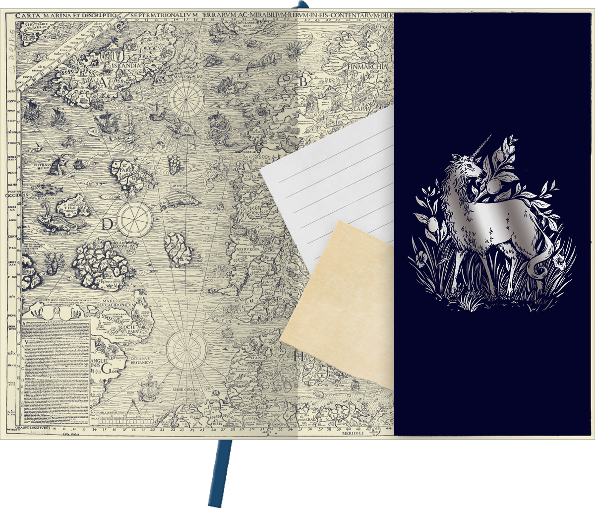 Gezeigt wird eine Innen- oder Zusatzansicht von „myNOTES Papeterie: Notizbuch A5 Fabelwesen“. Auf der linken Seite ist eine detailreiche, antik anmutende Karte in Schwarz und Creme zu sehen, während die rechte Seite tiefblau ist. Dort prangt eine stilisierte Abbildung eines Fabelwesens, umgeben von zarten Pflanzen. Ein A4-Papier mit Linien und ein dunkles, unbeschriftetes Blatt sind ebenfalls sichtbar, die zum persönlichen Notieren einladen. Die Typografie ist klar und modern.