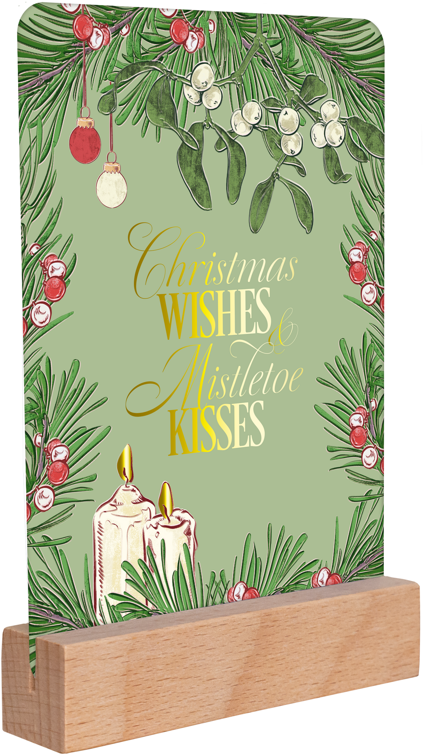 Gezeigt wird eine Innen- oder Zusatzansicht von „Oh, du schöne Weihnachtszeit“. Der Hintergrund ist in einem sanften Grünton gehalten, geschmückt mit festlichen Elementen wie Mistelzweigen, roten Beeren und Weihnachtsornamenten. In der Mitte steht in eleganter, goldener Schrift „Christmas WISHES & Mistletoe KISSES“. Unten sind zwei Kerzen in sanften Farbtönen abgebildet, die eine warme und einladende Atmosphäre vermitteln. Die Karte steht in einem dekorativen Holzständer, der...