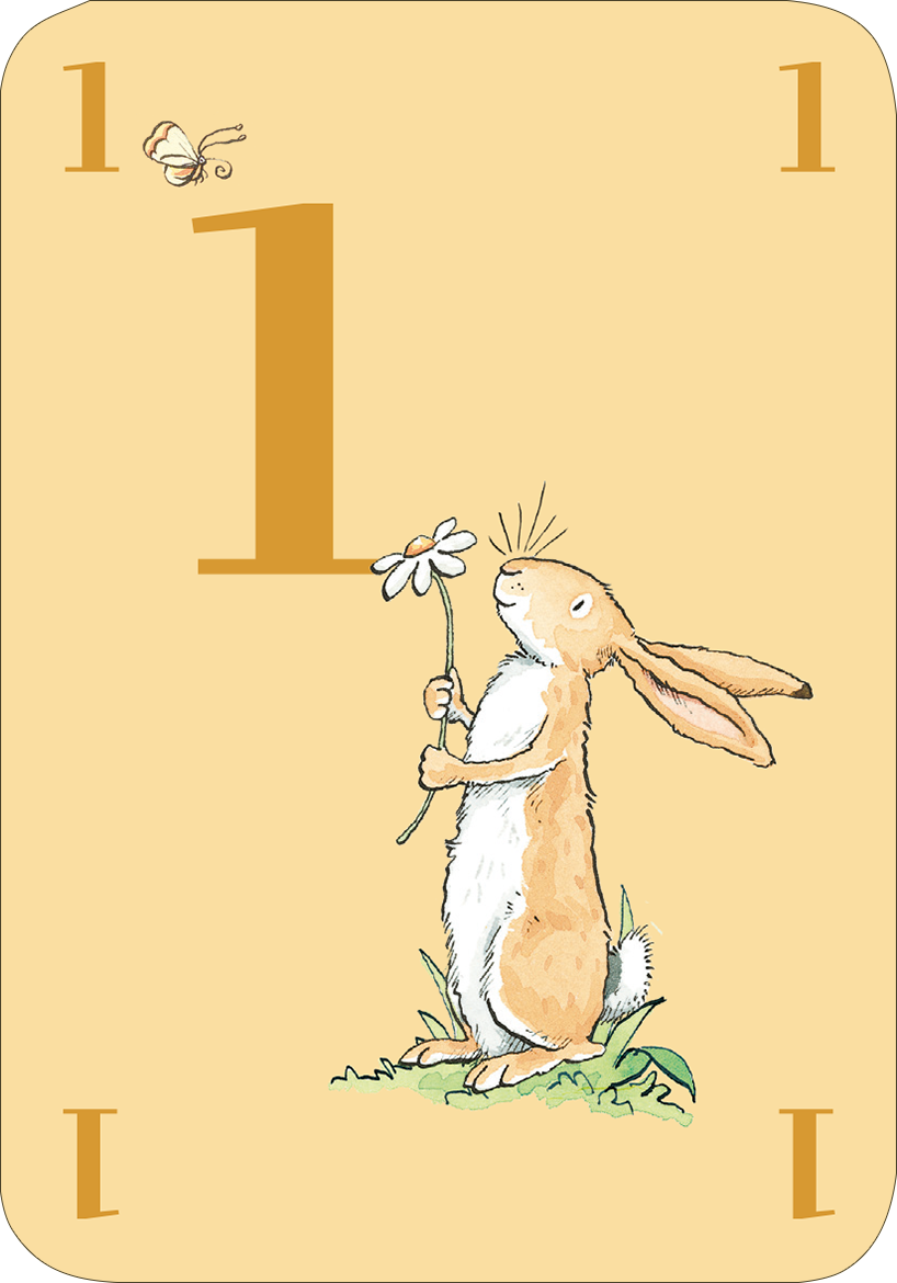 Gezeigt wird eine Innen- oder Zusatzansicht von „Weißt du eigentlich, wie gern ich mit dir Mau-Mau spiele?“. Die Karte zeigt einen niedlichen Hasen, der eine Blume hält und auf eine fliegende Schmetterling schaut. Der Hintergrund ist in sanften Gelbtönen gehalten. Die große, orangefarbene Zahl „1“ ist deutlich sichtbar, ergänzt durch die goldene Umrandung. Die Schrift ist klar und kindgerecht, passend zur fröhlichen Illustration.