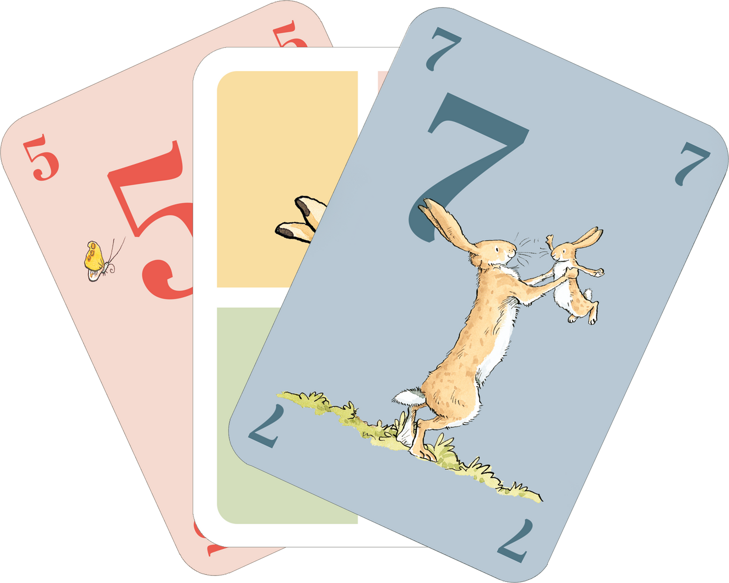 Gezeigt wird eine Innen- oder Zusatzansicht von „Weißt du eigentlich, wie gern ich mit dir Mau-Mau spiele?“. Die Abbildung zeigt drei Spielkarten in sanften Farben: eine rote Karte mit der Zahl „5“, eine gelbe Karte mit einem durchgehenden Farbblock und die graublaue Karte mit der Zahl „7“. Die graue Karte zeigt einIllustration von einem großen Hasen, der einen kleineren Hase umarmt. Die Zeichnungen sind verspielt und kindgerecht gestaltet.