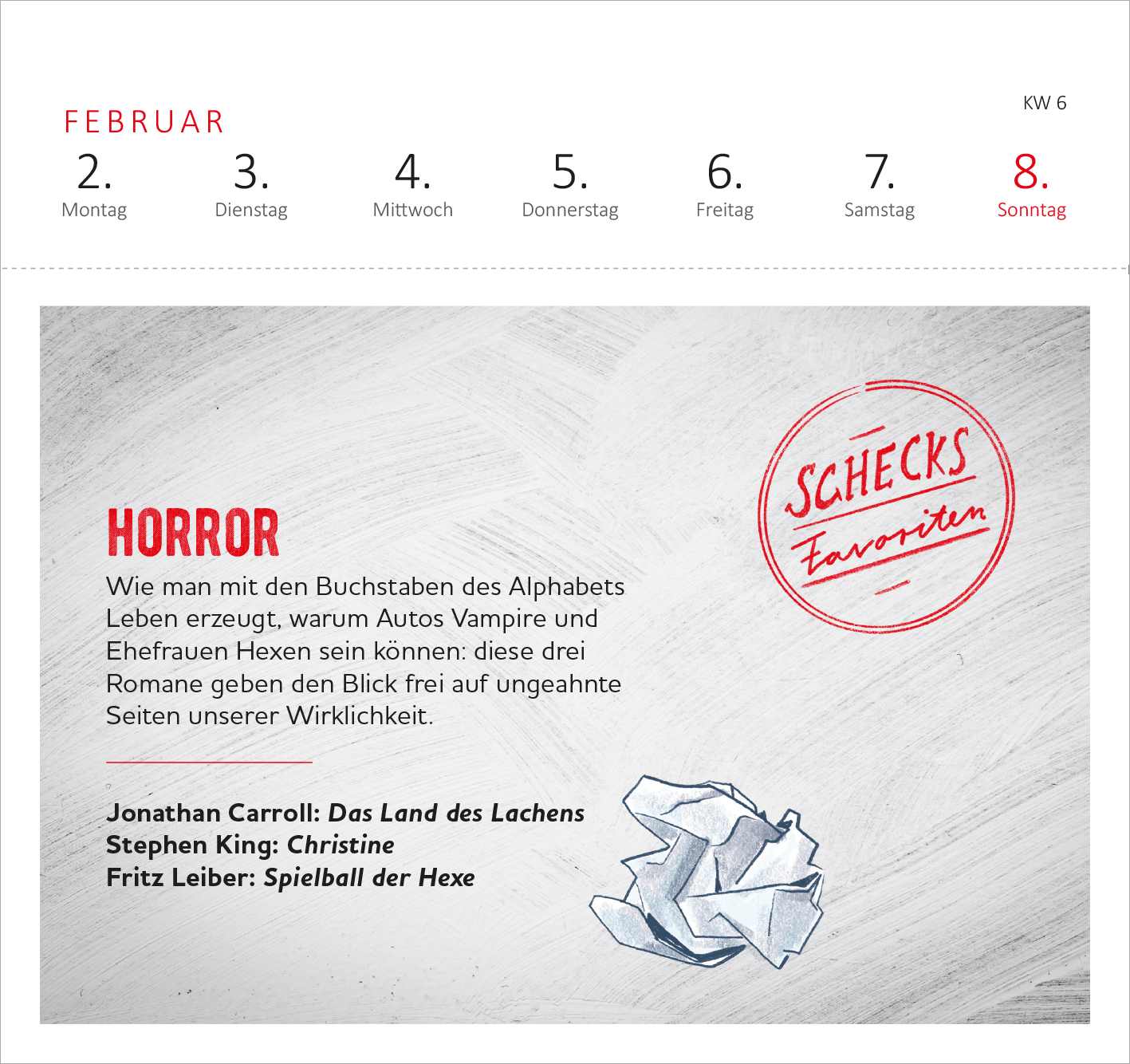 Gezeigt wird eine Innen- oder Zusatzansicht von „Postkartenkalender Schecks Literaturkalender 2026“. Die Seite zeigt den Monat Februar mit einem hellen, strukturierten Hintergrund. In kräftigem Rot steht das Wort „HORROR“ hervorgehoben. Darunter folgt ein Text, der über drei ausgewählte Romane informiert. Die Schrift ist klar und gut lesbar, während der Titel „Schecks Favoriten“ in einer verspielten, handschriftlichen Typografie dargestellt ist. Ein skizziertes Papierbündel...