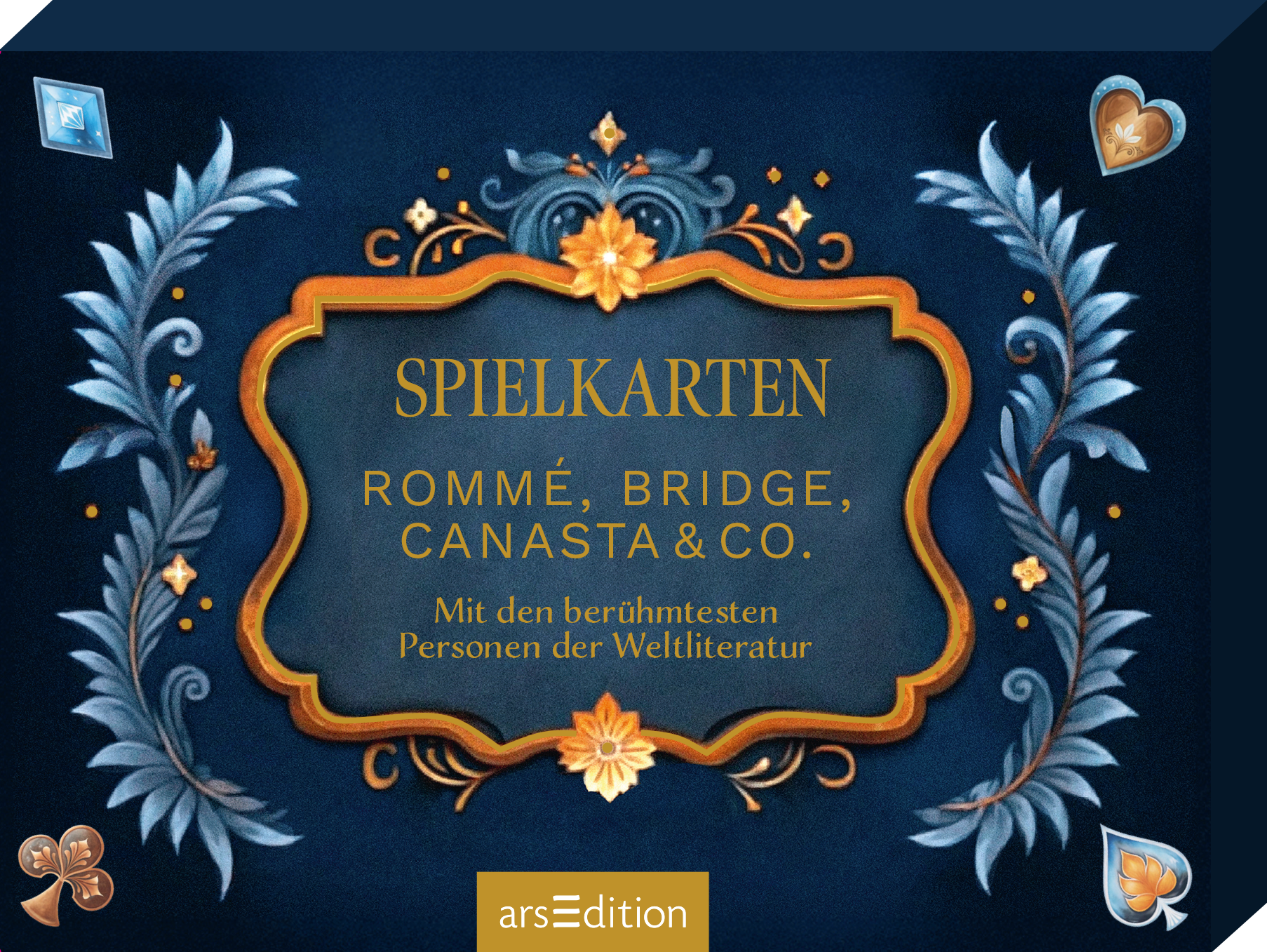 Das Buchcover zeigt einen eleganten, dunkelblauen Hintergrund mit verspielten, floralen Mustern in helleren Blau- und Goldtönen. Im Mittelpunkt steht ein ovaler, goldgerahmter Bereich, der den Titel „SPIELKARTEN“ sowie die Untertitel „Rommé, Bridge, Canasta & Co.“ und „Mit den berühmtesten Personen der Weltliteratur“ in geschwungener, goldener Typografie präsentiert. Oben und unten sind dekorative Elemente und kleine Spielkartensymbole zu sehen. Ganz unten mittig steht der...