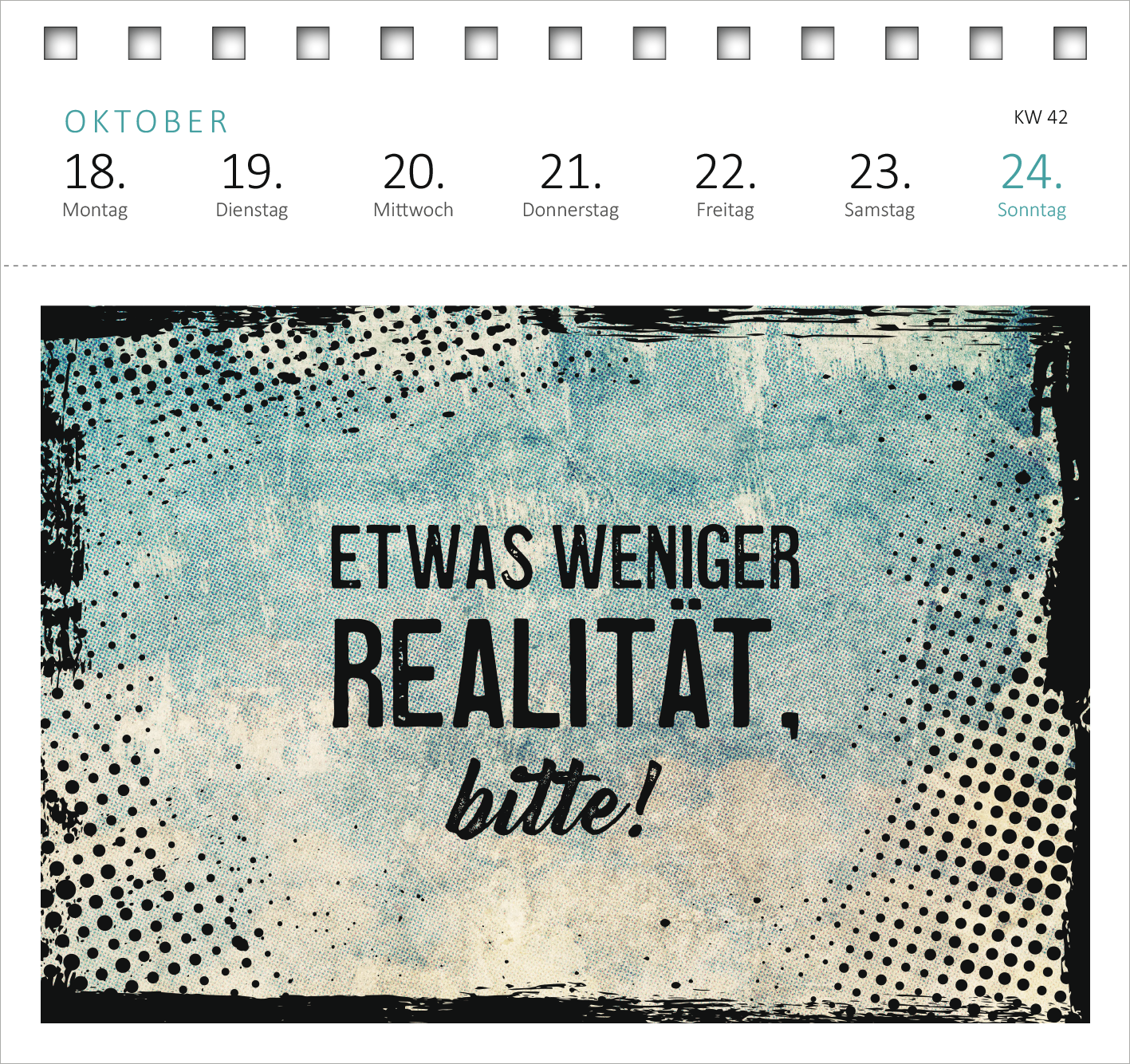 Gezeigt wird eine Innen- oder Zusatzansicht von „Postkartenkalender Meine Schokoladenseite hab ich aufgegessen. 2027“. Die Seite zeigt den Monat Oktober mit graugrünen, pastelligen Farbtönen und einem strukturierten Hintergrund. In der Mitte steht der humorvolle Text „ETWAS WENIGER REALITÄT, bitte!“, in klarer, schwarzer Typografie. Die Wochenübersicht oberhalb ist in schlichtem Schwarz und Hellblau gehalten, während die Wochentage und das KW 42 dezent präsentiert werden.