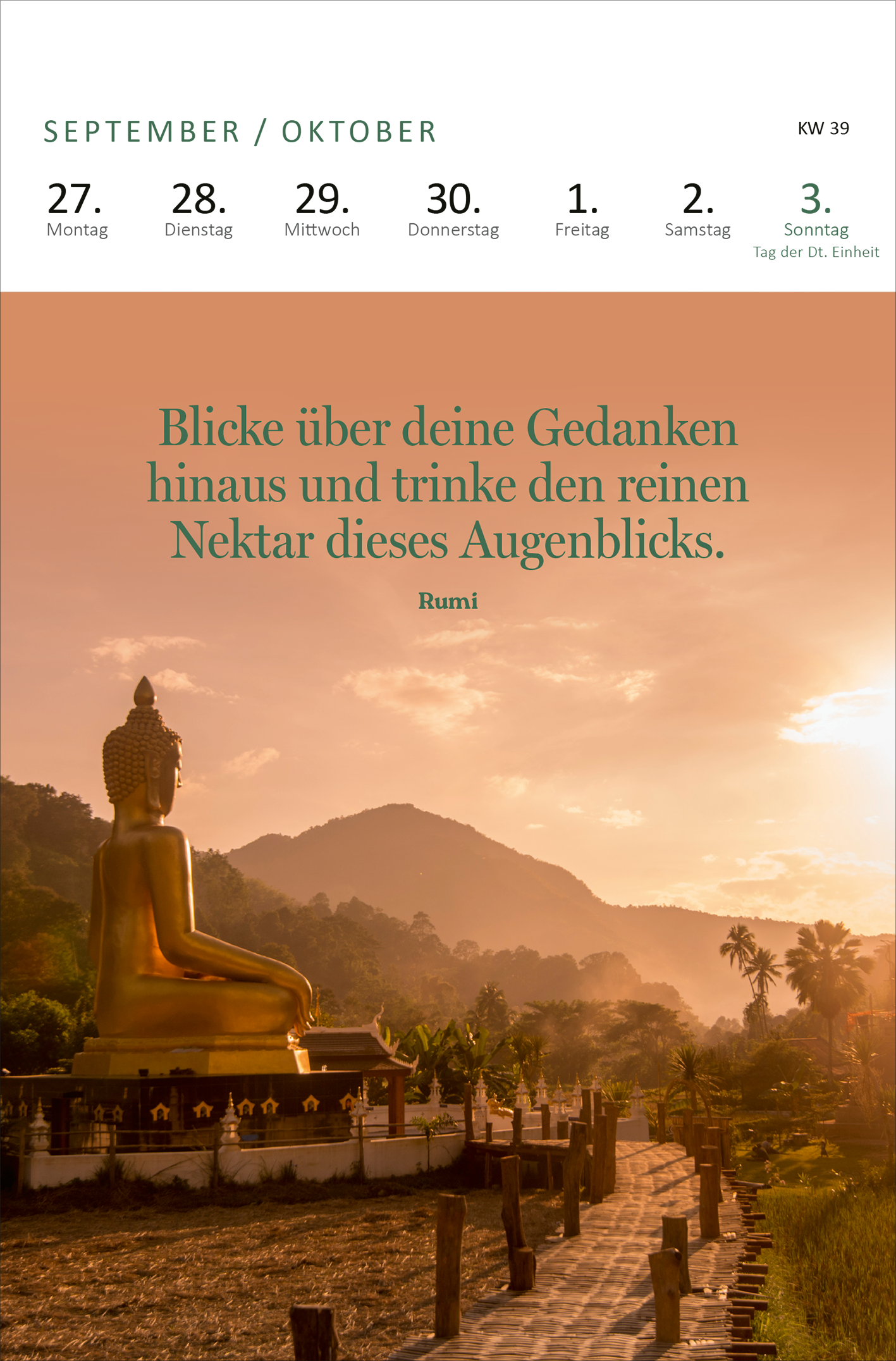 Gezeigt wird eine Innen- oder Zusatzansicht von „Wochenkalender Yogaglück 2027“. Der Hintergrund zeigt einen warmen Sonnenuntergang mit sanften Orangetönen. In der Mitte steht ein goldener Buddha, umgeben von grünen Palmen. Oberhalb sind die Wochentage sowie die Kalenderwoche klar strukturiert in sanften Grautönen angeordnet. Die zentrale Botschaft, ein Zitat von Rumi, ist in eleganter, grüner Schrift gehalten, was das harmonische Gesamtbild unterstreicht.