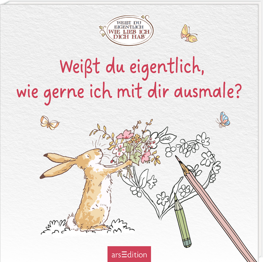 Auf dem Buchcover ist ein liebenswerter Hase zu sehen, der mit einer bunten Blume spielt. Die Illustration ist in sanften Pastellfarben gehalten, die eine fröhliche und einladende Atmosphäre schaffen. Der Titel des Buches, „Weißt du eigentlich, wie gerne ich mit dir ausmale?“, ist in großer, verspielter, roter Schrift platziert. Ganz oben befindet sich ein ovales Emblem mit dem gleichen Schriftzug in kleinerem Format. Ganz unten mittig steht der Logoschriftzug von arsEdition.