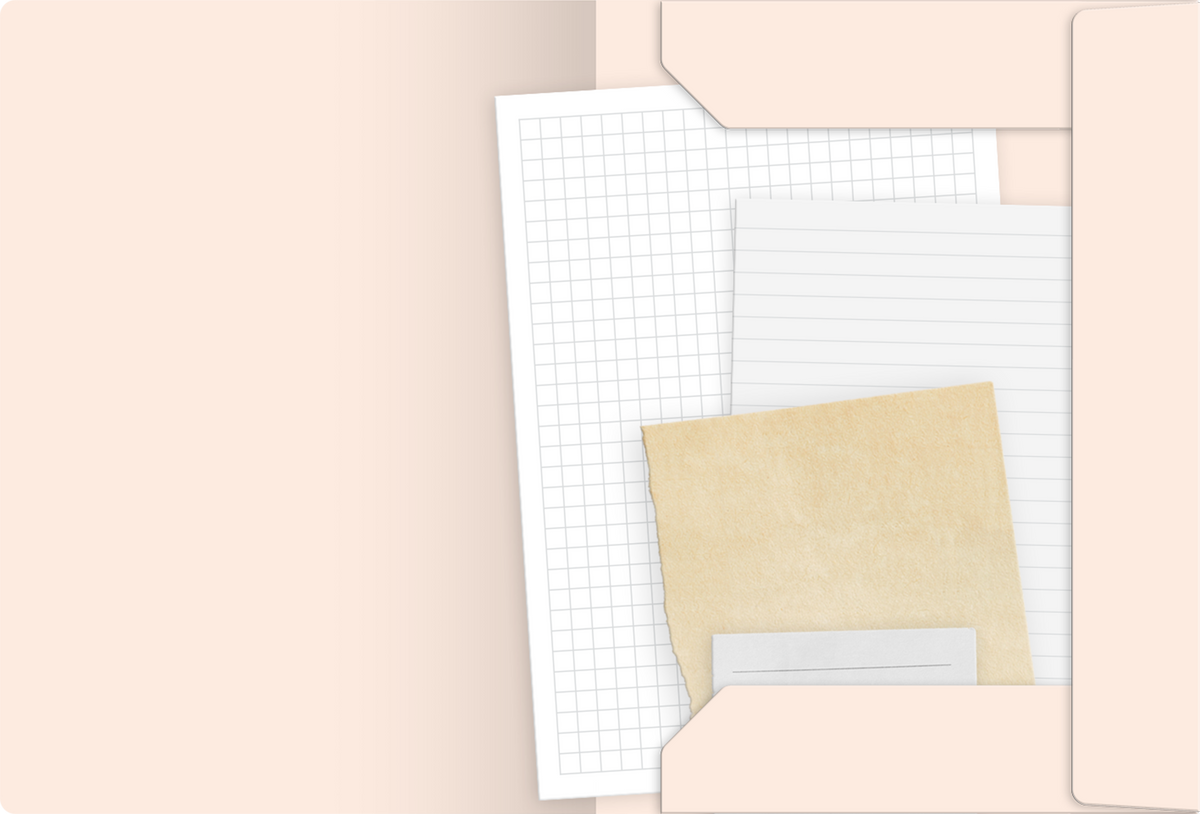 Gezeigt wird eine Innen- oder Zusatzansicht von „myNOTES Papeterie: Sammelmappe Simply, Katy – The Lanes“. Die Ansicht zeigt eine geöffnete Sammelmappe in sanften, neutralen Farbtönen. Darin befinden sich mehrere Blätter: ein kariertes Blatt und ein liniertes Blatt in Weiß sowie ein beige gefärbtes Blatt, das leicht strukturiert ist. Der Hintergrund der Mappe ist dezent, um eine angenehme Schreib- und Organisationsumgebung zu schaffen. Die typografischen Elemente sind klar und...