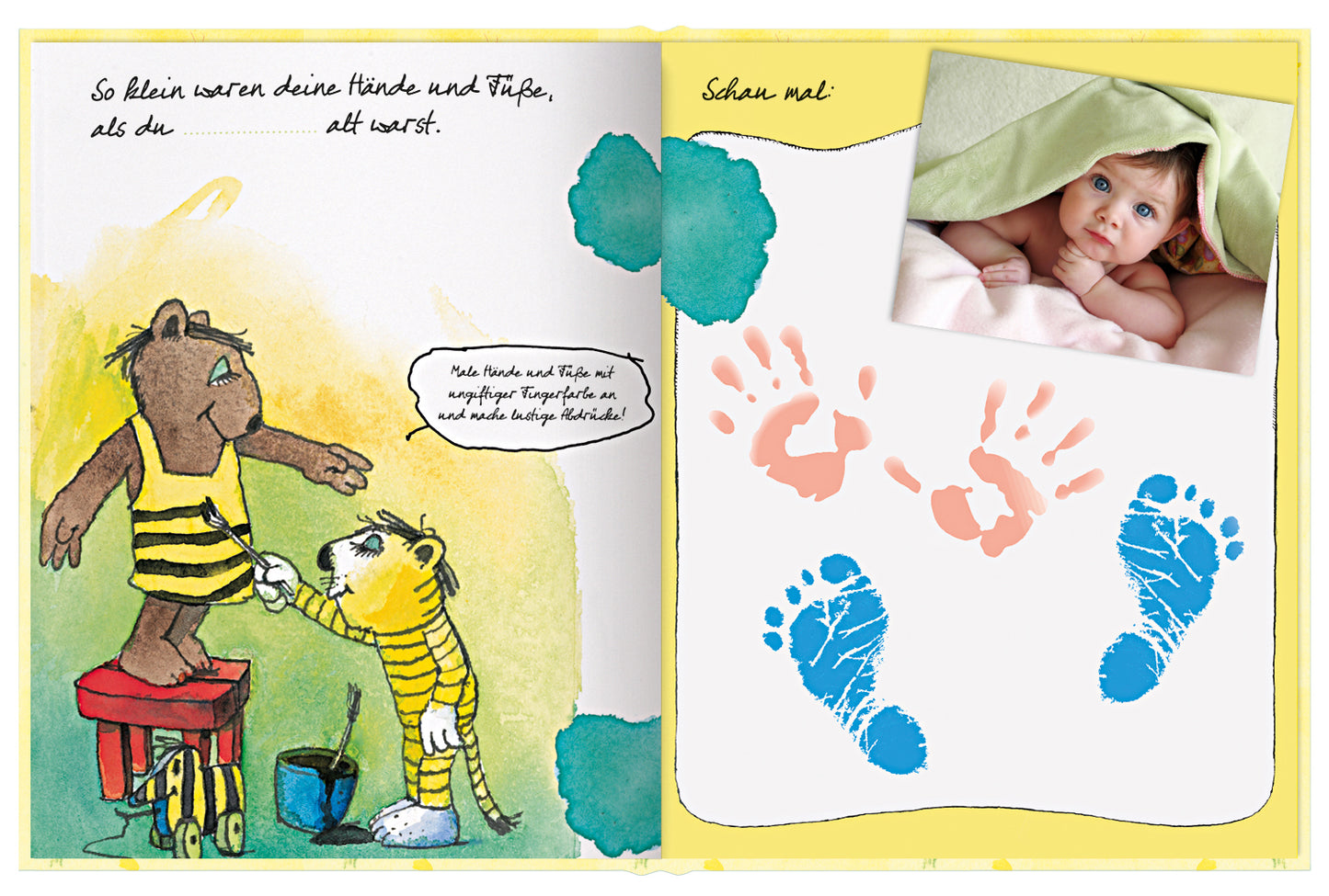 Gezeigt wird eine Innenansicht von „Mein Baby-Album“. Die Seite präsentiert bunte, handgezeichnete Illustrationen eines Bären und eines Tigers, die freundlich miteinander interagieren. Auf der linken Seite befindet sich ein Sprechblasen-Zitat auf hellem Hintergrund, während die rechte Seite einen Platz für ein Foto sowie Kinderhand- und Fußabdrücke in sanften Blau- und Rosatönen bietet. Die Typografie ist verspielt und kindgerecht, um eine einladende Atmosphäre zu schaffen.