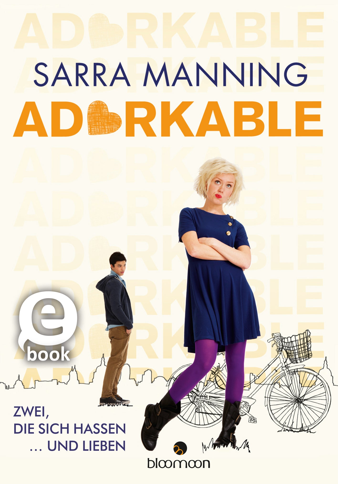 Das Buchcover zeigt den Titel „ADORABLE“ in großem orangefarbenem Schriftzug, wobei das „O“ durch ein Herz ersetzt ist. Im Hintergrund sind mehrfach die Wörter „ADORABLE“ in leichter Grau-Transparenz zu sehen. Die Autorin Sarra Manning ist oben in schwarzer Schrift angegeben. Im Vordergrund stehen zwei Personen: Eine Frau mit blonder, lockiger Haarfrisur, die ein blaues Kleid und lila Strumpfhosen trägt, und ein junger Mann in dunkler Kleidung. Ganz unten mittig steht der...