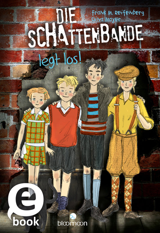Das Buchcover zeigt vier Kinderfiguren, die vor einer Backsteinmauer stehen. Die Figuren sind in bunten, kindgerechten Outfits gekleidet; eine hat ein kariertes Hemd, eine andere ein rotes Shirt mit V-Ausschnitt. Die Titelgrafik „DIE SCHATTENBANDE“ ist in großen, weißen Buchstaben am oberen Rand platziert, während der Zusatz „legt los!“ darunter in kleinerer, gelber Schrift steht. In der oberen linken Ecke befindet sich ein „eBook“-Icon. Ganz unten mittig steht der Logoschriftzug...