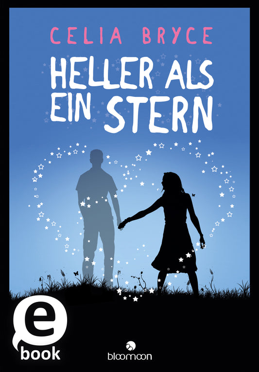 Das Cover von „Heller als ein Stern“ von Celia Bryce zeigt in einem sanften Blau einen gesteuerten, verträumten Augenblick zwischen einer silhouettenhaften Frau in schwarzem Kleid und einem Mann in hellgrauer Kleidung. Um sie schwirren kleine, leuchtende Sterne, die eine romantische Atmosphäre schaffen. Der Titel ist in großen, weißen Buchstaben oben platziert. Rechts unten befindet sich ein weißes „eBook“-Symbol. Ganz unten mittig steht der Logoschriftzug von arsEdition.