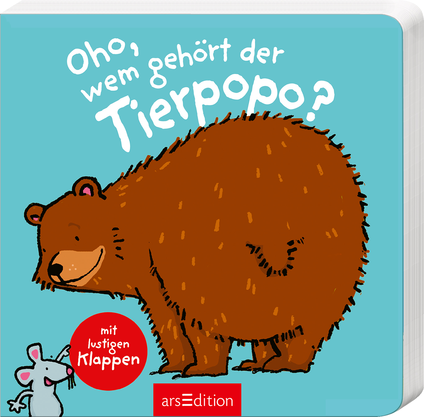 Auf dem Buchcover ist ein bäriger, brauner Bär zu sehen, der freundlich lächelt. Neben ihm steht eine graue Maus, die neugierig schaut. Der Hintergrund ist hellblau. In großer, verspielter Schrift steht der Titel „Oho, wem gehört der Tierpopo?“ und darunter der Hinweis „mit lustigen Klappen“ in einem roten Kreis. Die Atmosphäre ist fröhlich und einladend. Ganz unten mittig steht der Logoschriftzug von arsEdition.