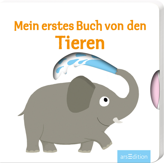 Das Buchcover zeigt einen fröhlichen, grauen Elefanten, der mit einem Wasserstrahl aus einem blauen Sprinkler spielt. Oben steht in großen, orangefarbenen Buchstaben „Mein erstes Buch von den“ und darunter in einer verspielten Schrift „Tieren“. Der Hintergrund ist weiß, was die lebendigen Farben hervorhebt und eine einladende, kindgerechte Atmosphäre schafft. Ganz unten mittig steht der Logoschriftzug von arsEdition.