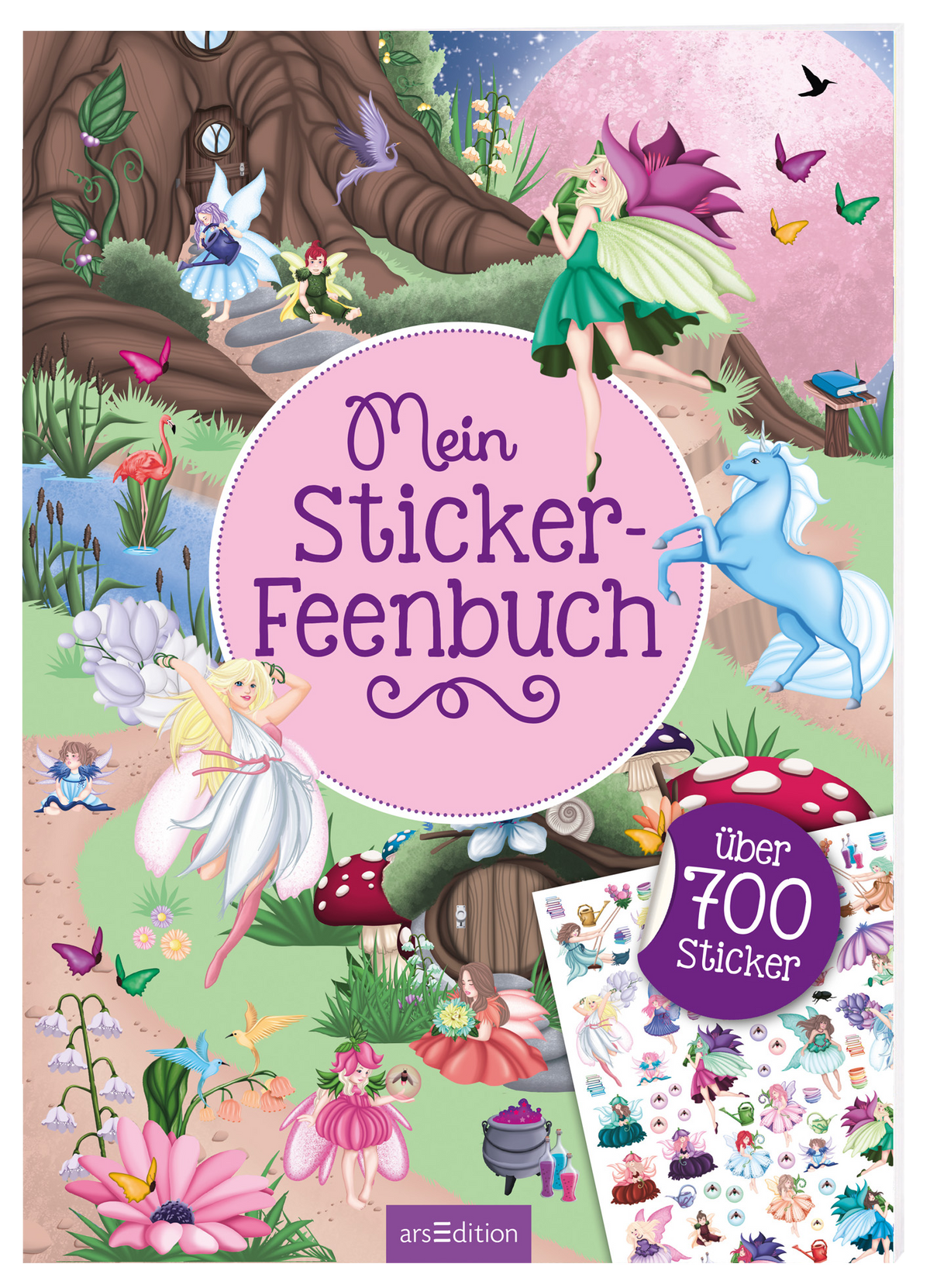 Das Cover zeigt eine fantasievolle Landschaft mit bunten Feen, die um einen großen Baum herumfliegen. Die Farben sind hell und fröhlich, mit viel Grün, Pink und Lila. In der Mitte steht in verspielter Schrift „Mein Sticker-Feenbuch“. Rechts unten befindet sich ein Stickerbogen mit der Aufschrift „Über 700 Sticker“ in einem bunten Kreis. Ganz unten mittig steht der Logoschriftzug von arsEdition.