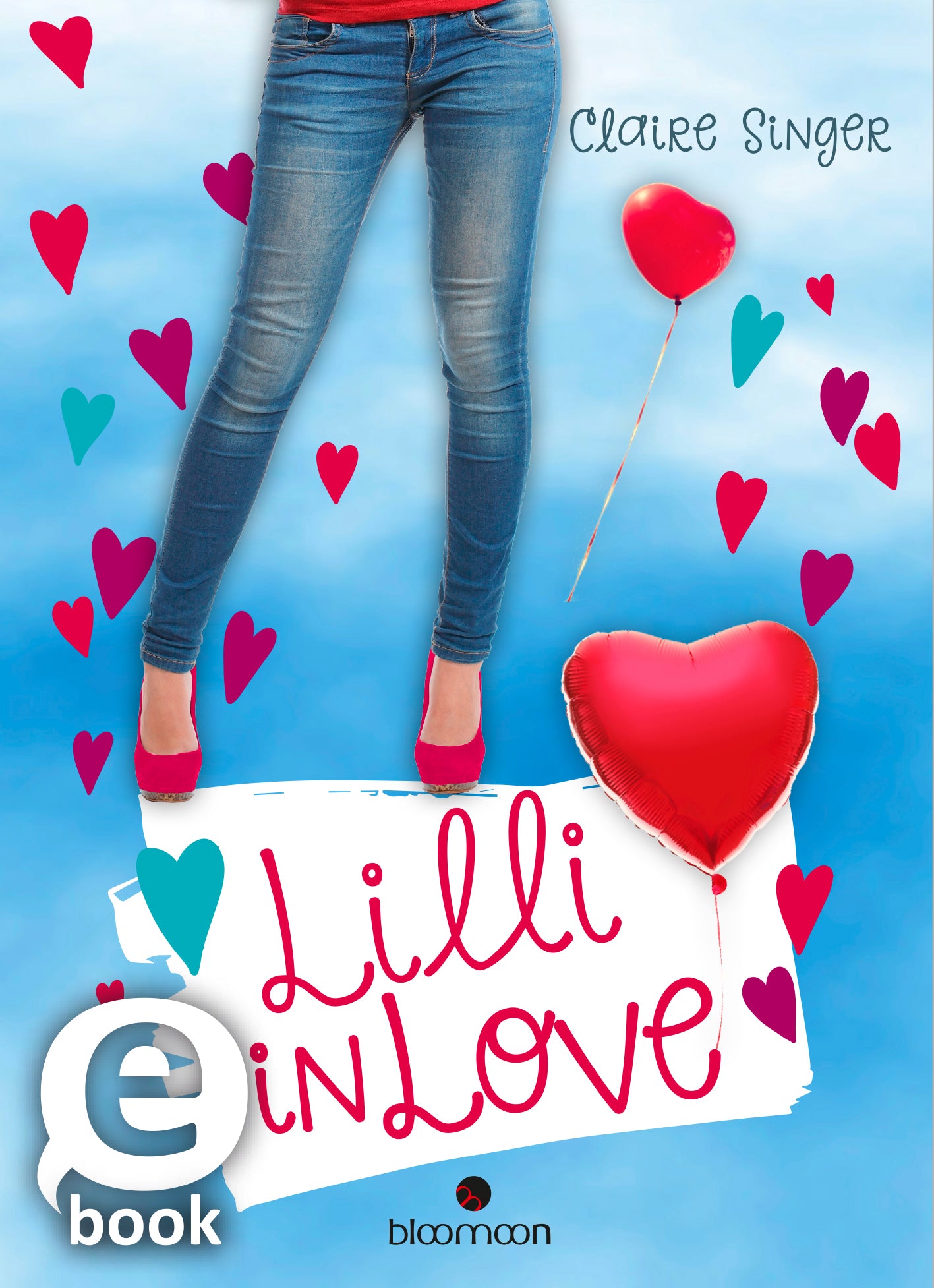 Das Cover zeigt eine stehende Person mit blauen Jeans und pinken Schuhen. Im Hintergrund ist ein sanfter, blauer Himmel zu sehen, der von zahlreichen bunten Herzen in verschiedenen Größen, vor allem in Rot und Türkis, umgeben ist. Der Titel „Lilli in Love“ ist in einem verspielten, pinken Schriftzug zentral platziert. Oben rechts steht der Name der Autorin, Claire Singer. Ein „eBook“-Symbol befindet sich unten links. Ganz unten mittig steht der Logoschriftzug von arsEdition.