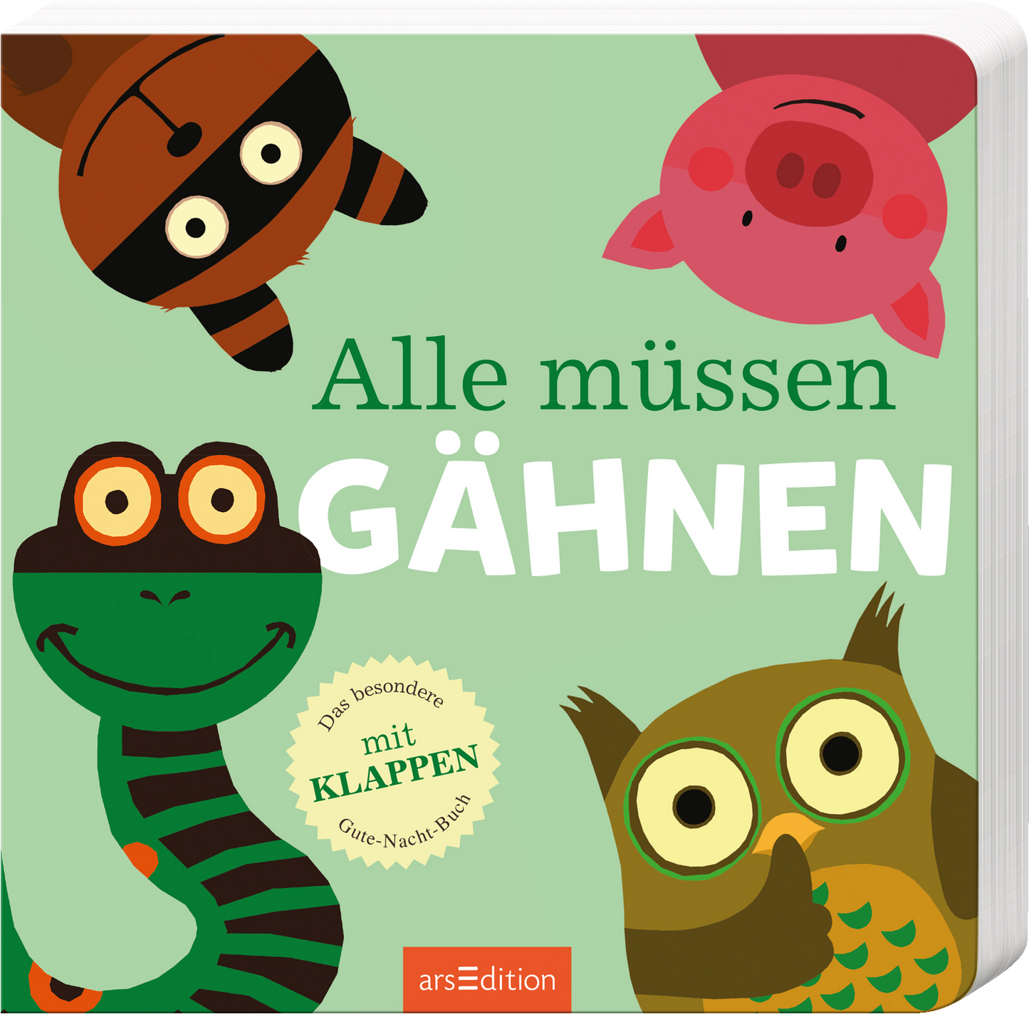 Das Buchcover zeigt eine fröhliche Illustration mit bunten, cartoonhaften Tieren: einem schlafenden, grünen Frosch, einer braun gestreiften Katze, einem rosa Schweinchen und einer großen, schlauen Eule. Der Titel „Alle müssen GÄHNEN“ ist in großen, weißen Buchstaben prominent platziert. Ein gelbes Siegel in der unteren linken Ecke trägt den Text „Das besondere Gute-Nacht-Buch mit KLAPPEN“. Ganz unten mittig steht der Logoschriftzug von arsEdition.