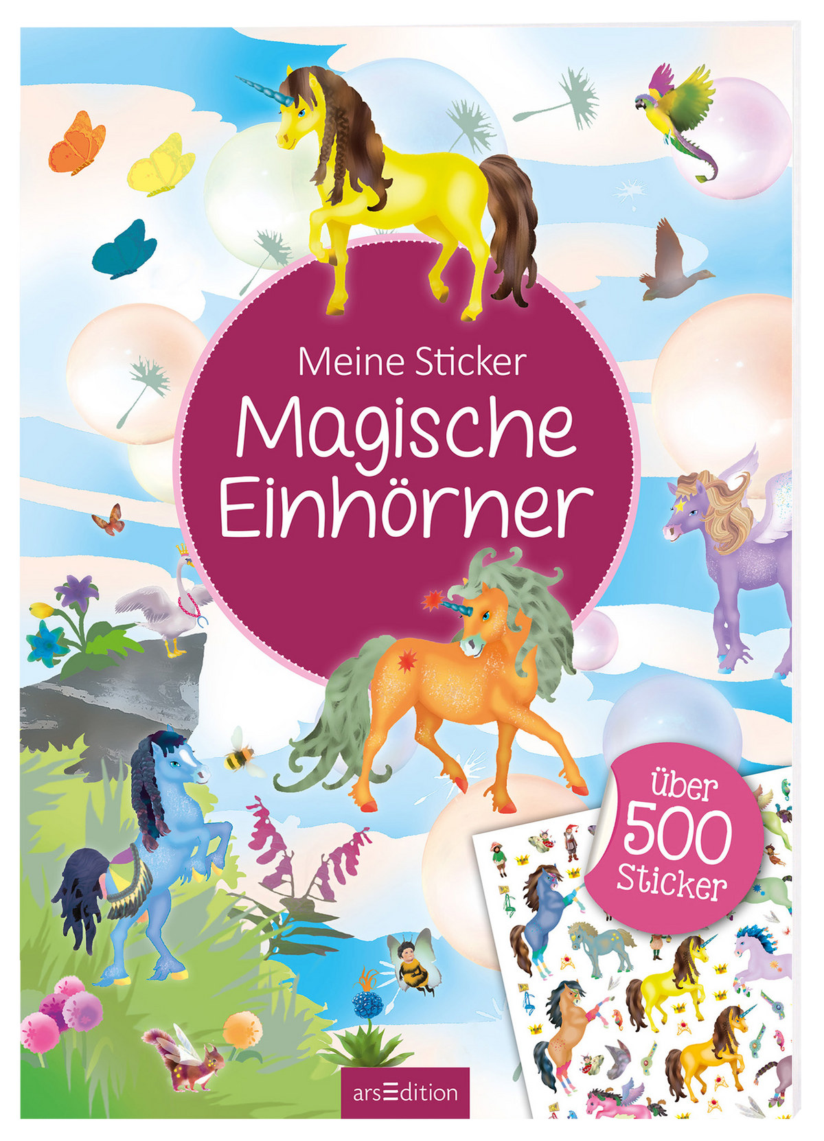 Das Buchcover zeigt eine farbenfrohe Illustration mit verschiedenen Einhörnern in leuchtenden Farben wie Gelb, Blau, Orange und Lila, umgeben von schimmernden Blasen und fliegenden Vögeln. In der Mitte steht in geschwungener, weißer Schrift der Titel „Magische Einhörner“. Oben steht „Meine Sticker“, und im unteren Bereich ist ein Hinweis auf „Über 500 Sticker“ zu sehen. Ganz unten mittig steht der Logoschriftzug von arsEdition.