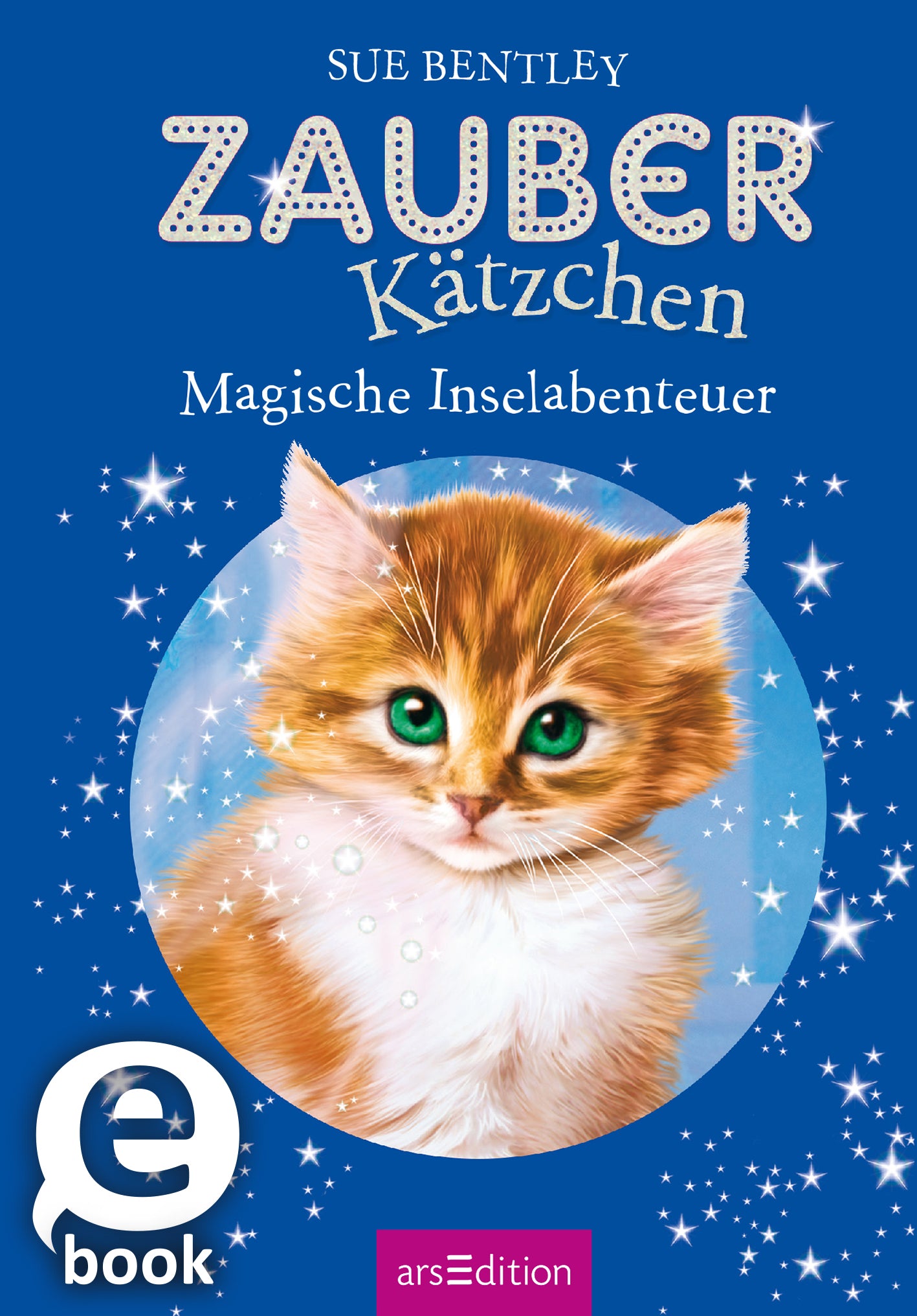 Das Buchcover zeigt ein charmantes, orange-weißes Kätzchen mit großen, ausdrucksvollen grünen Augen, das in einer runden hellblauen Fläche platziert ist. Der Hintergrund ist in einem tiefen Blau gehalten und mit funkelnden Sternen geschmückt. Der Titel „ZAUBER Kätzchen“ ist in großen, weißen Buchstaben mit glitzernden Elementen gestaltet, während der Untertitel „Magische Inselabenteuer“ darunter in einem schlichten, weißen Schriftschnitt steht. Ganz oben rechts befindet sich...