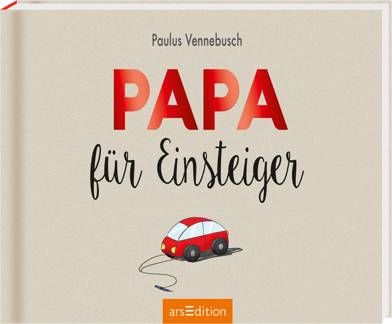 Auf dem Buchcover ist der Titel „PAPA“ in großen, rot unterlegten Buchstaben dargestellt, während der Untertitel „für Einsteiger“ in geschwungener, schwarzer Schrift erscheint. Unter dem Titel ist ein rotes, cartoonhaftes Auto abgebildet, aus dem ein Ladekabel hervorragt. Der Hintergrund ist hellbeige und sorgt für eine freundliche Atmosphäre. Ganz oben links ist der Name des Autors, Paulus Vennebusch, in schlichter Schrift platziert. Ganz unten mittig steht der Logoschriftzug von...