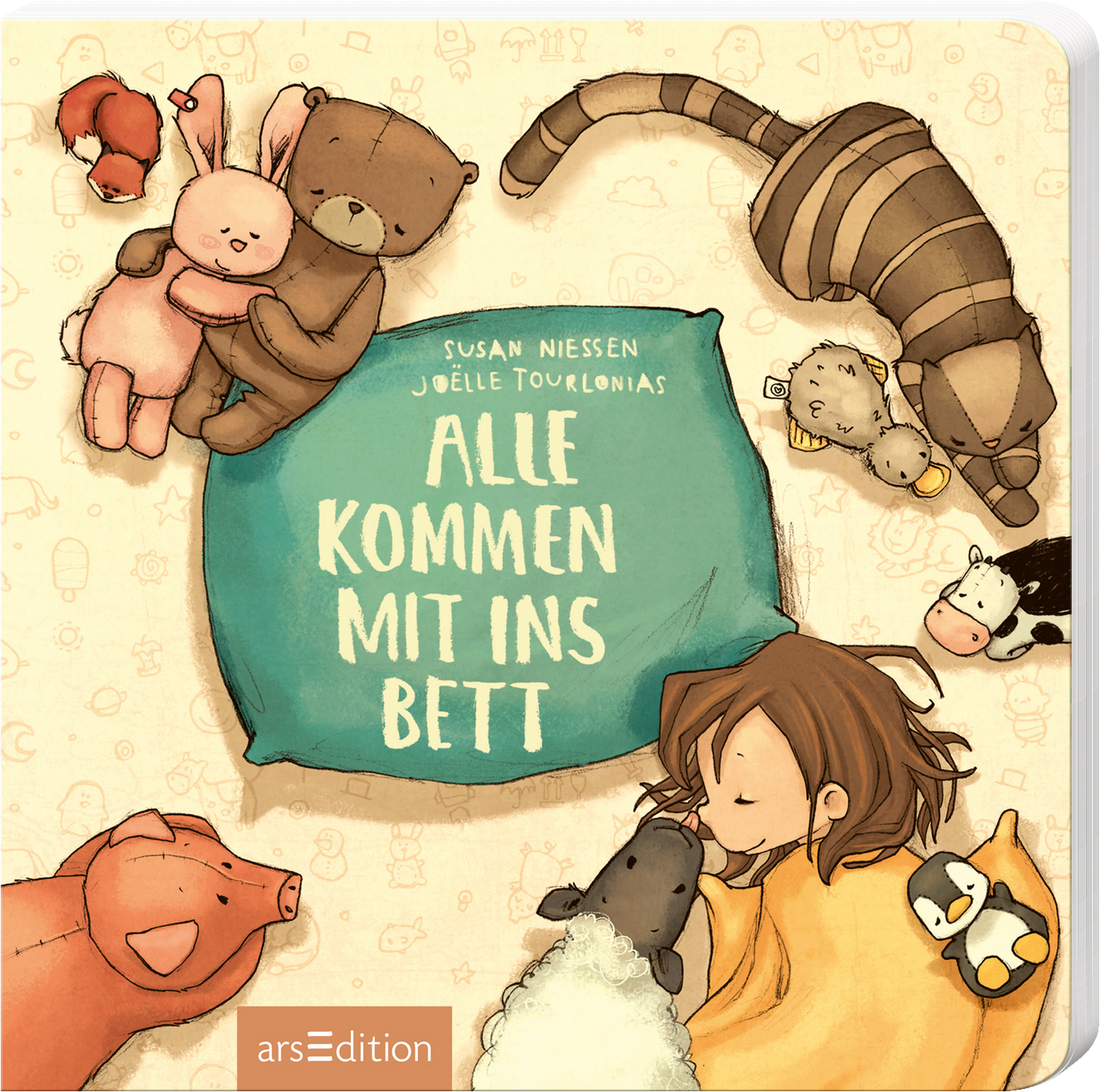 Auf dem Buchcover sind niedliche Tiere und ein Kind in einem gemütlichen Bett abgebildet. Die Farbpalette besteht aus sanften Pastelltönen, die eine warme Atmosphäre schaffen. Im Zentrum steht der Titel „ALLE KOMMEN MIT INS BETT“ in verspielter, weißer Schrift auf einem blauen Kissen. Ganz unten mittig steht der Logoschriftzug von arsEdition.
