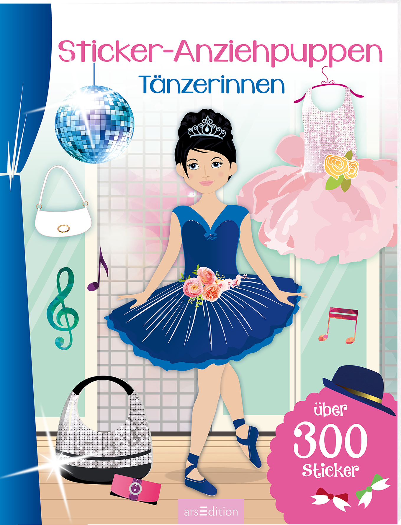 Das 3D-Cover zeigt eine farbenfrohe und verspielte Illustration einer Anziehpuppe in einem blauen Tanzkleid mit schimmernden Details. Sie hat eine schwarze Haarfrisur mit einer Tiara und trägt blaue Ballettschuhe. Um sie herum sind verschiedene Sticker abgebildet, darunter ein glitzerndes Handtaschenmotiv und ein pinkes Tüllkleid. Im Hintergrund sind musikalische Noten und eine Discokugel sichtbar. Oben steht der Titel „Sticker-Anziehpuppen Tänzerinnen“ und unten der Hinweis „über 300...