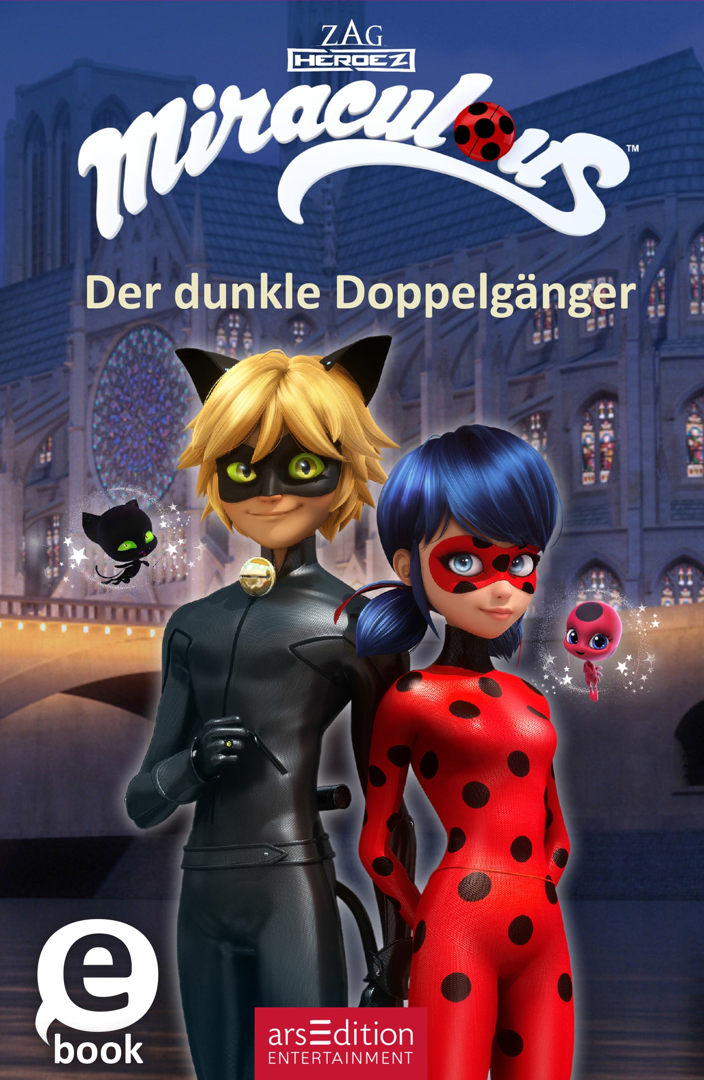 Auf dem Buchcover ist der Titel „Miraculous – Der dunkle Doppelgänger“ prominent in gelber Schrift auf schwarzem Hintergrund zu sehen. Im Vordergrund stehen zwei Figuren: ein blonder junger Mann mit einem schwarzen Katzenkostüm und eine weibliche Figur mit blauen Haaren, die einen roten Anzug mit schwarzen Punkten trägt. Im Hintergrund ist eine nächtliche Stadtlandschaft abgebildet. Über den Figuren schwebt ein schwarzes Tierchen. Ganz unten mittig steht der Logoschriftzug von...