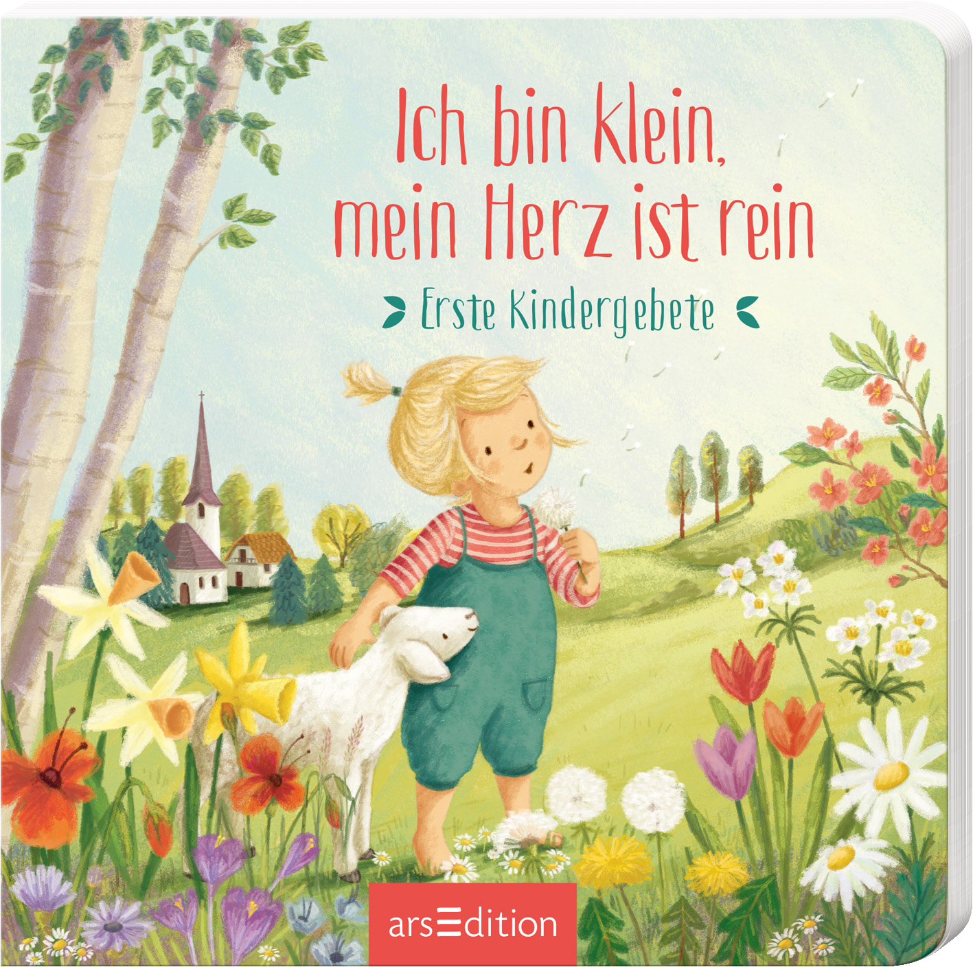Das Buchcover zeigt ein farbenfrohes, kinderfreundliches Design. In der Mitte ist ein fröhliches Mädchen mit blonden Haaren und einem grünen Overall zu sehen, das ein weißes Schaf an der Leine führt. Der Hintergrund zeigt eine blühende Wiese mit bunten Blumen und eine Kirche im Hintergrund. Der Titel „Ich bin klein, mein Herz ist rein“ ist in rot gehalten, darüber steht „Erste Kindergebete“ in einer sanften Schriftart. Ganz unten mittig steht der Logoschriftzug von arsEdition.