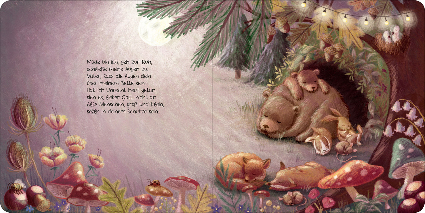 Gezeigt wird eine Innen- oder Zusatzansicht von „Ich bin klein, mein Herz ist rein“. Die Illustration zeigt eine verträumte Waldszene mit sanften, warmen Farben und einer Vielzahl von Tieren, darunter ein Bär mit seinen kleinen Jungen. Im Vordergrund sind farbenfrohe Blumen und Pilze zu sehen. Am oberen Rand ist eine Lichterkette angebracht, die eine magische Atmosphäre erzeugt. Der Text, in geschwungener Schrift, vermittelt eine Botschaft von Verbundenheit und Güte.