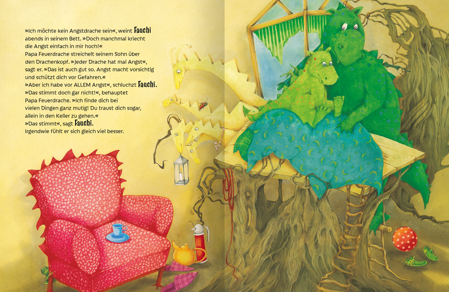 Gezeigt wird eine Innen- oder Zusatzansicht von „Der kleine Trotzdrache“. Die Illustration zeigt einen grünen Drachen, der zusammen mit einem kleinen Drachen in einem bettähnlichen Nest aus Ästen sitzt. Im Hintergrund ist ein gelbes, schuppiges Wesen sichtbar. Links steht ein pinkfarbener Sessel mit einem blauen Tisch und einer Tasse. Die Farben sind lebendig und freundlich, mit dominierenden Grüntönen und warmen Akzenten. Die Schrift ist kindgerecht und gut lesbar, wobei einige...