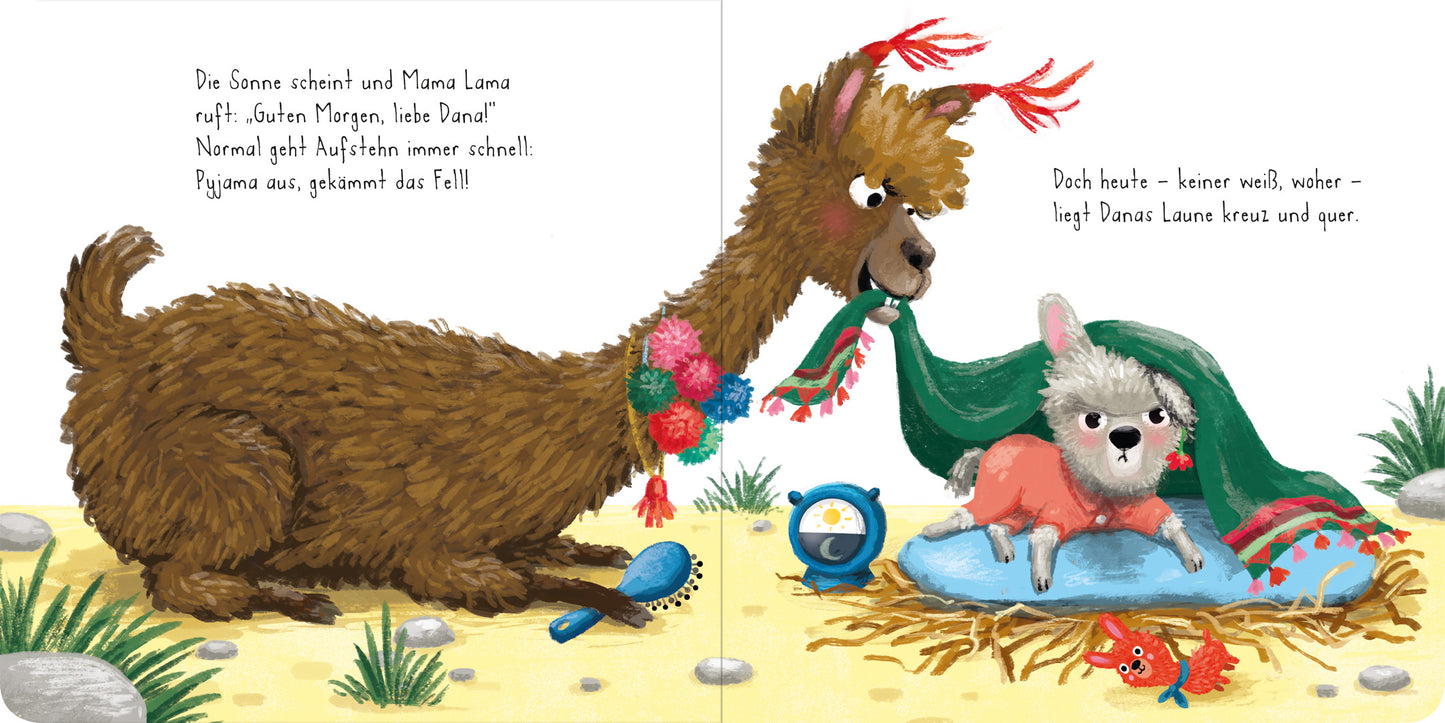 Gezeigt wird eine Innen- oder Zusatzansicht von „Immer Drama mit dem Lama!“. Die Illustration zeigt ein fröhliches Lama mit braunem Fell, das mit bunten Blumen und einer Spieluhr dekoriert ist, sowie ein niedliches, braunes Kaninchen, das in einem grünen Tuch eingekuschelt liegt. Die Farben sind lebhaft und detailreich, mit einem sonnigen Hintergrund und harmonischen Erdtönen. Die Schrift ist klar und kindgerecht, verstärkt die freundliche und einladende Stimmung der Szene.
