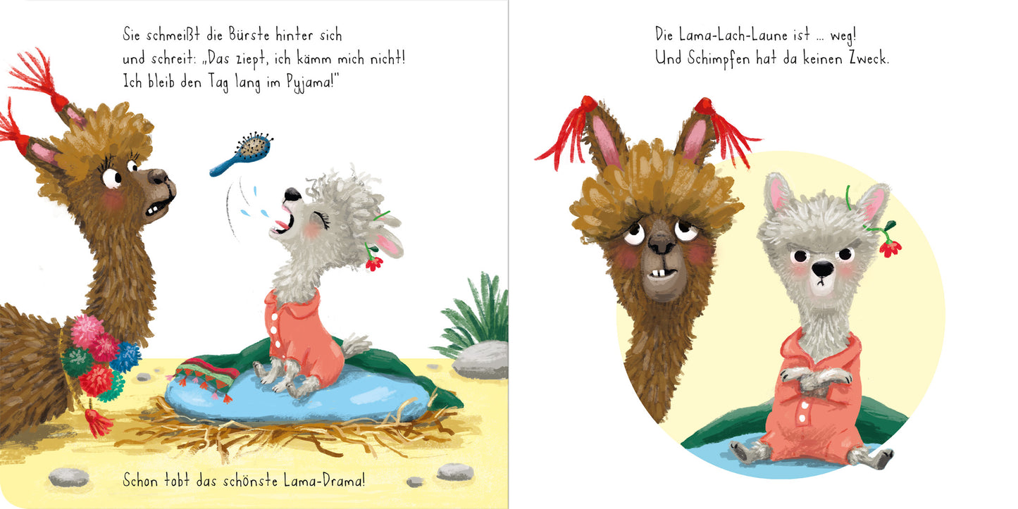 Gezeigt wird eine Innen- oder Zusatzansicht von „Immer Drama mit dem Lama!“ Auf der linken Seite sehen wir ein Lama mit bunten Haaren und einer roten Deko, das einen süßen, verärgerten Lamakind spielt, das in einem blauen Pyjama sitzt. Die Farben sind lebhaft und fröhlich, mit einer Mischung aus Grün, Blau und Rot. Die rechte Seite zeigt das Lama in einem humorvollen Raum mit einer träumerischen Mimik. Die verspielte Typografie ist freundlich und einladend, die Teile des Textes auf...