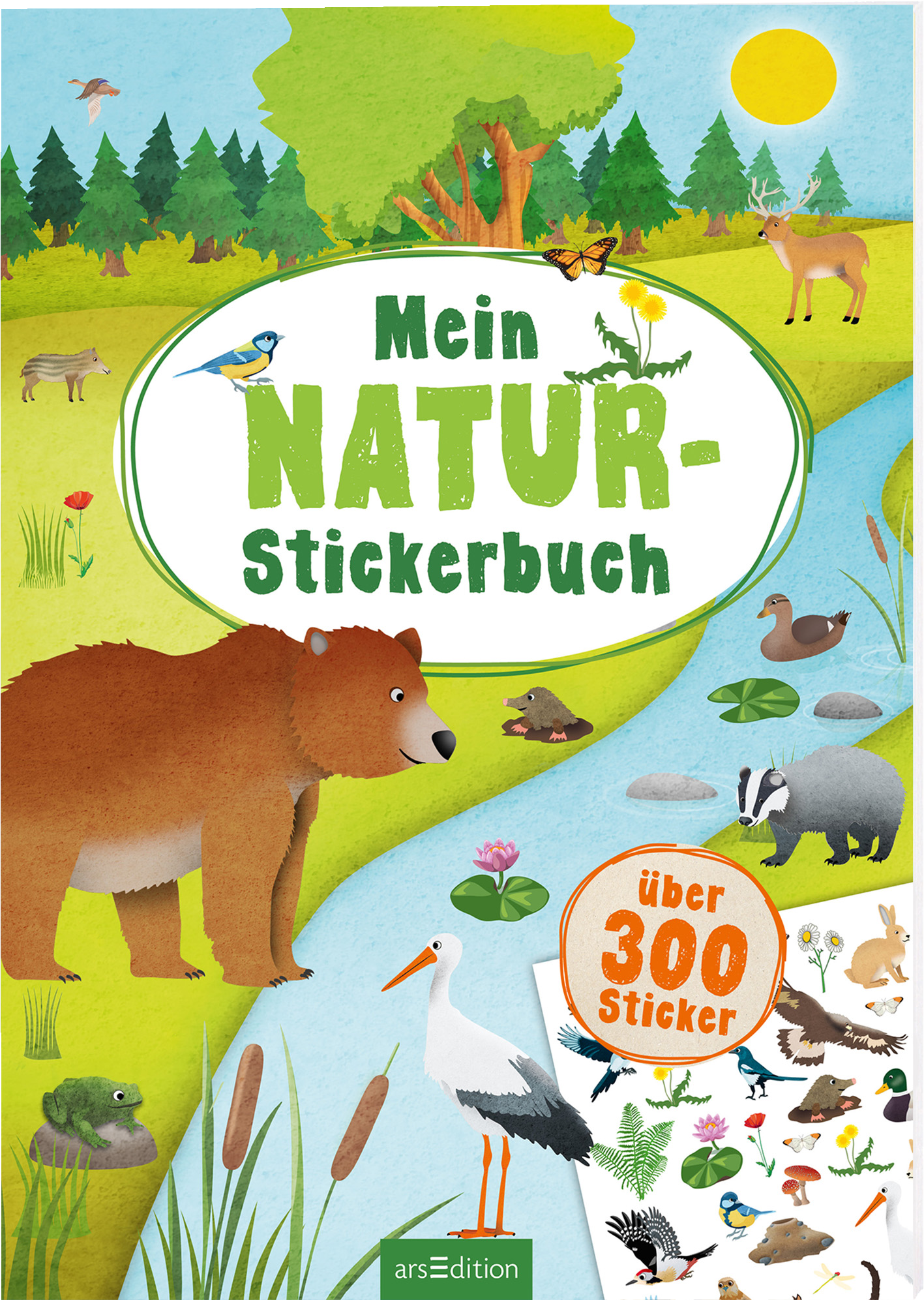 Auf dem Cover des „Mein NATUR-Stickerbuch“ ist ein fröhliches Naturmotiv mit einem großen, braunen Bären, der in der Mitte sitzt. Um ihn herum sind verschiedene Tiere wie Vögel, Rehe und ein Storch abgebildet. Die sanften Farben des Covers, vorwiegend in Grün, Blau und Erdtönen, vermitteln eine freundliche, einladende Atmosphäre. Der Titel in großer, grüner Schrift steht auf einem weißen Hintergrund, darüber sind bunte Pflanzen und Insekten zu sehen. Ein SPIEGEL-Bestseller-Button...