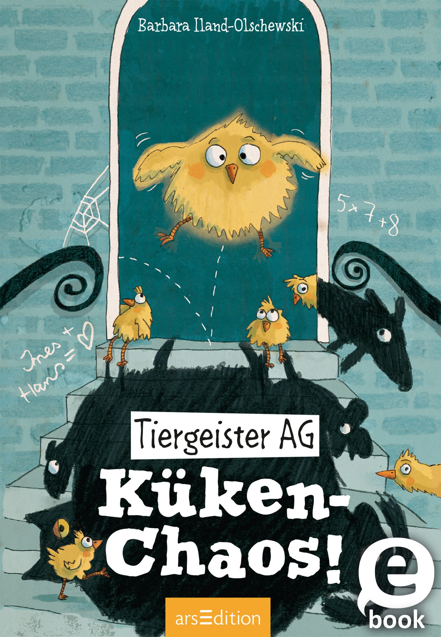 Auf dem Buchcover sind eine Treppe und eine Tür zu sehen, durch die ein aufgewecktes, gelbes Küken blickt. Umgeben wird es von mehreren kleinen Küken und einigen schattenhaften, schwarzen Tieren, die die Szenerie lebendig wirken lassen. Der Hintergrund ist in sanften Blau- und Grüntönen gehalten, während der Titel „Küken-Chaos!“ in großer, auffälliger Schrift in Schwarz und Weiß darüber prangt. Darüber steht der Autorenname „Barbara Iland-Olschewski“. Ganz unten mittig steht...
