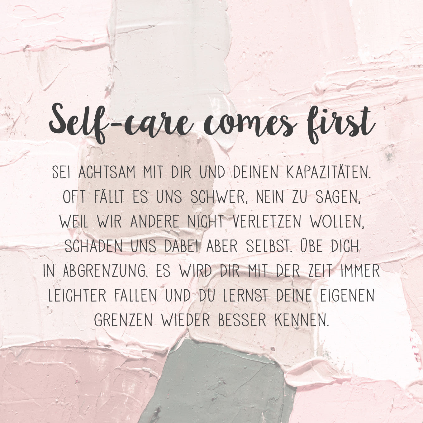 Gezeigt wird eine Innen- oder Zusatzansicht von „Achtsamkeit für dich“. Der Hintergrund ist in sanften Rosa- und Cremetönen gehalten, die eine beruhigende Atmosphäre schaffen. Im Vordergrund steht der Text „Self-care comes first“ in einer eleganten, verspielten Schriftart, gefolgt von weiteren Erklärungen in einer klaren Serifen-Schrift. Die Kombination aus sanften Farben und harmonischer Typografie vermittelt eine Botschaft der Selbstfürsorge und Achtsamkeit.