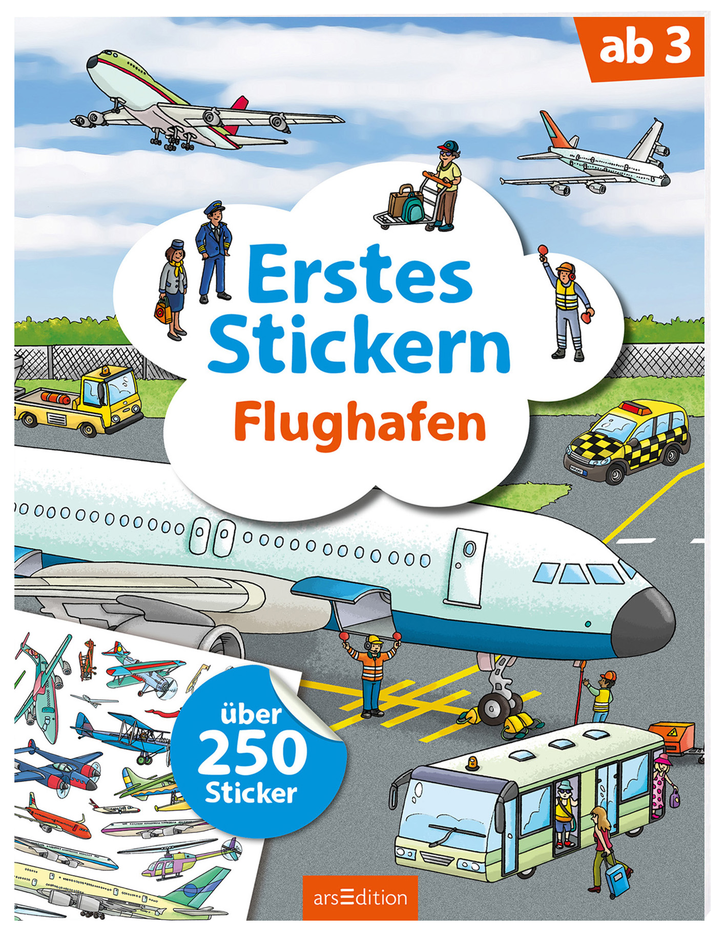Das Buchcover zeigt eine lebhafte Flughafen-Szene mit bunten Flugzeugen am Himmel, darunter vordergründig ein Flugzeug auf dem Rollfeld. Kinder und Erwachsene interagieren mit verschiedenen Fahrzeugen sowie beim Stickern. Der Titel „Erstes Stickern Flughafen“ steht in verspielter blauer Typografie auf einem weißen Wolkenfeld. Rechts oben befindet sich ein orangefarbener „ab 3“-Hinweis. Unten links ist ein blauer Button mit dem Text „über 250 Sticker“. Ganz unten mittig steht der...