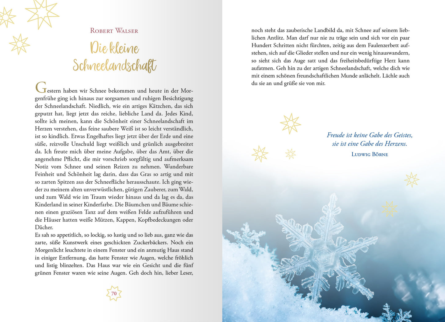 Gezeigt wird eine Innenansicht von „Wundervolle Weihnacht“. Die Seiten sind sanft in bläulichen Farbtönen gehalten und zeigen im Hintergrund stilisierte Schneeflocken. Der Titel „Die kleine Schneelandschaft“ ist in eleganter, goldfarbener Schriftart platziert. Der Text ist in einer gut lesbaren, klassischen Schriftart dargestellt. Am rechten Rand befindet sich ein Zitat mit einer verschnörkelten Schrift, das den weihnachtlichen Charakter unterstreicht.