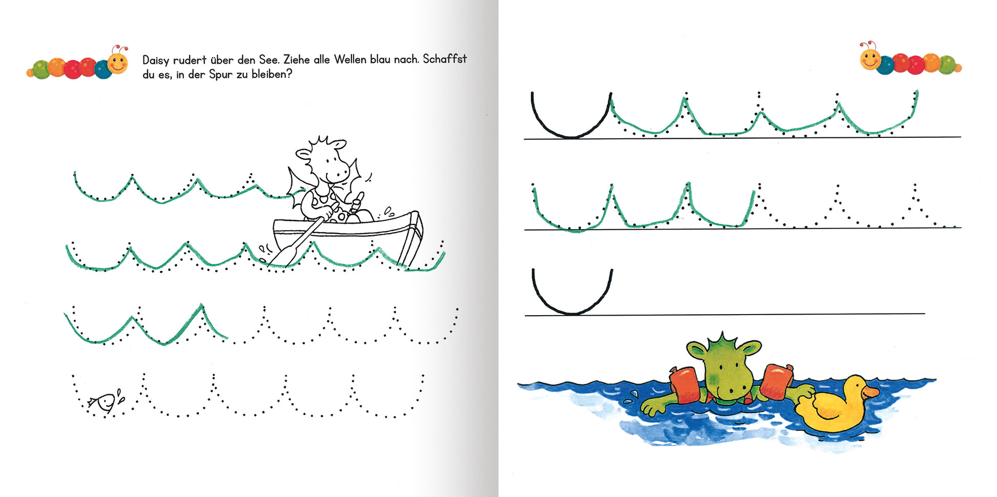 Gezeigt wird eine Innenansicht von „Lernraupe – Schwungübungen“. Auf der linken Seite wird ein Junge in einem Boot dargestellt, der über Wellen rudert. Die Wellen sind in verschiedenen Grüntönen gehalten, während der Hintergrund weiß ist. Auf der rechten Seite sind weitere Wellen in Blau und ein freundlicher Drache mit einer Ente zu sehen, der mit bunten Eimern spielt. Die Schrift ist kindgerecht mit klaren, großen Buchstaben gestaltet.