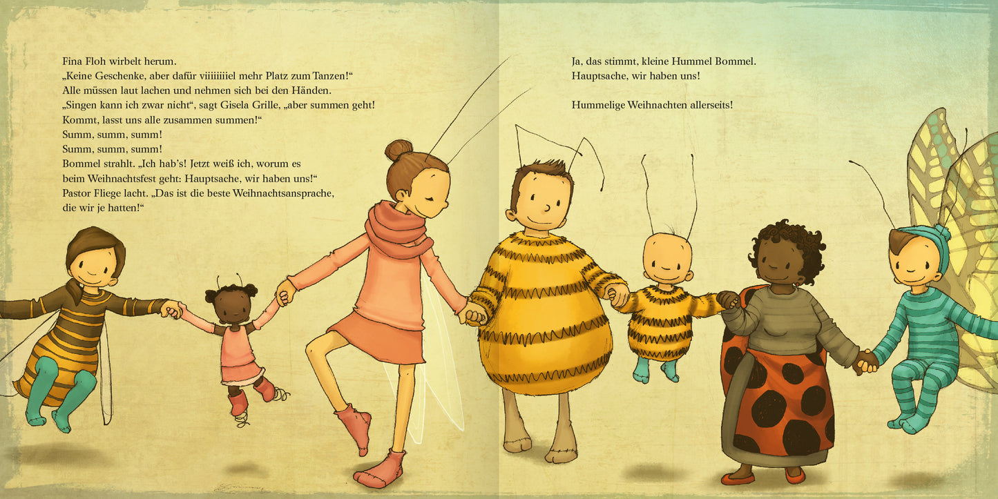 Gezeigt wird eine Innen- oder Zusatzansicht von „Die kleine Hummel Bommel feiert Weihnachten (Mini-Ausgabe)“. Die Illustration zeigt eine fröhliche Szene mit fünf Charakteren in bunten Kostümen, die sich an den Händen halten. Die Farben sind warm und einladend, mit Gelb-, Blau- und Rottönen. Der Hintergrund ist sanft und pastellfarben gehalten. Die Schrift ist klar und kindgerecht gestaltet, mit spielerischen Schriftzügen, die den Text freundlich und ansprechend wirken lassen.