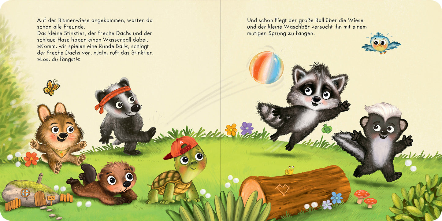 Gezeigt wird eine Innen- oder Zusatzansicht von „Der Baby Waschbär braucht keinen Schnuller mehr“. Auf der Doppelseite sind bunte, kindgerechte Illustrationen zu sehen. Vier tierische Freund:innen, darunter ein Waschbär, ein Dachs und eine Schildkröte, spielen fröhlich im Grünen. Die Farben sind lebhaft und warm, mit viel Grün, Gelb und Blau. Die Schrift ist in klaren, großen Buchstaben gehalten, um die Lesbarkeit zu fördern. Eine fröhliche Atmosphäre wird durch die dynamische...