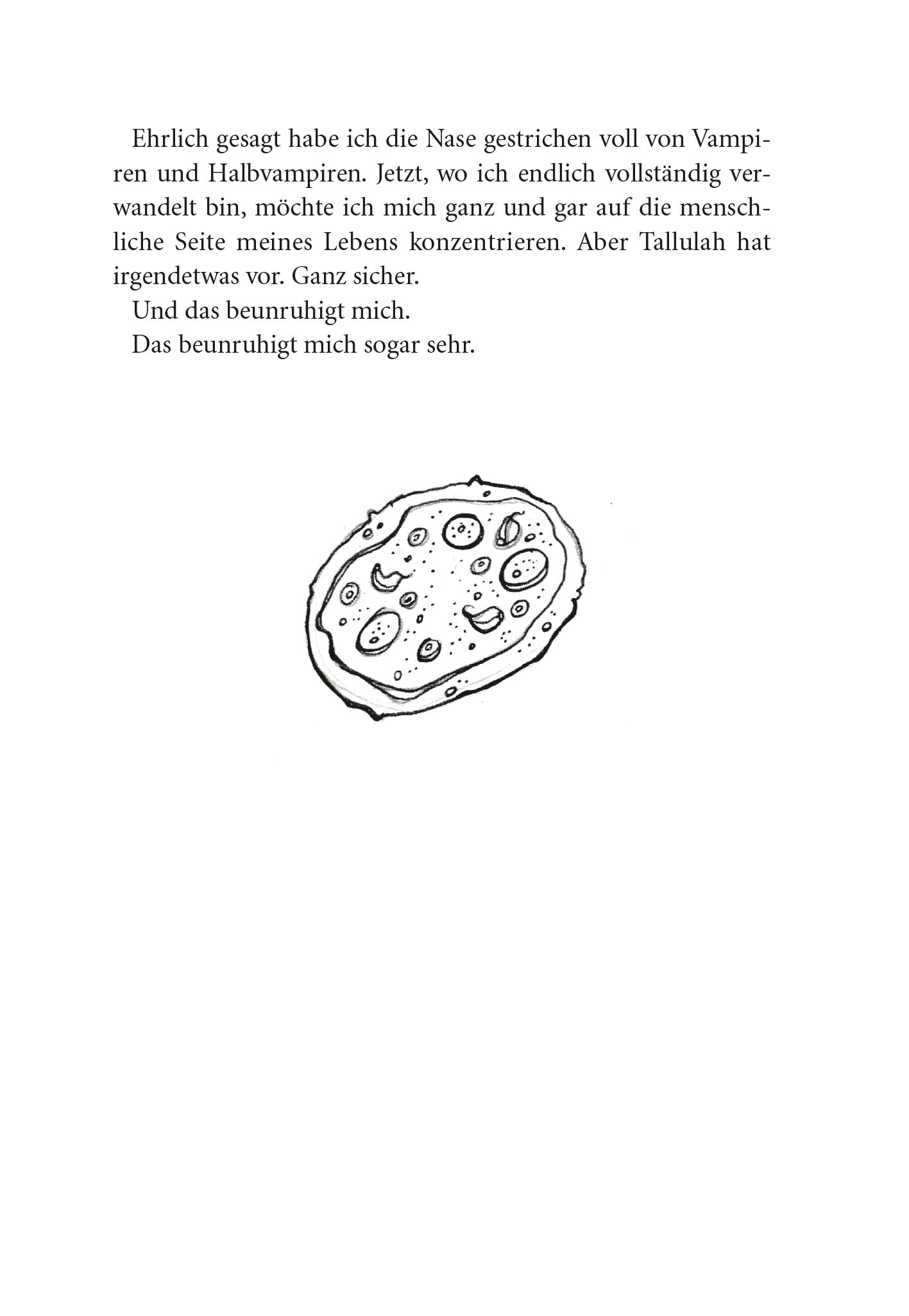 Gezeigt wird eine Innen- oder Zusatzansicht von „Wie man 13 wird, ohne zum Tier zu werden“. Die Seite zeigt einen einfach gestalteten, gut lesbaren Text in schwarzer Schrift auf weißem Hintergrund. Die typografische Gestaltung umfasst klare Absätze und eine lesefreundliche Schriftart. Unterhalb des Textes ist eine Illustration einer Pizza mit Knoblauch platziert.