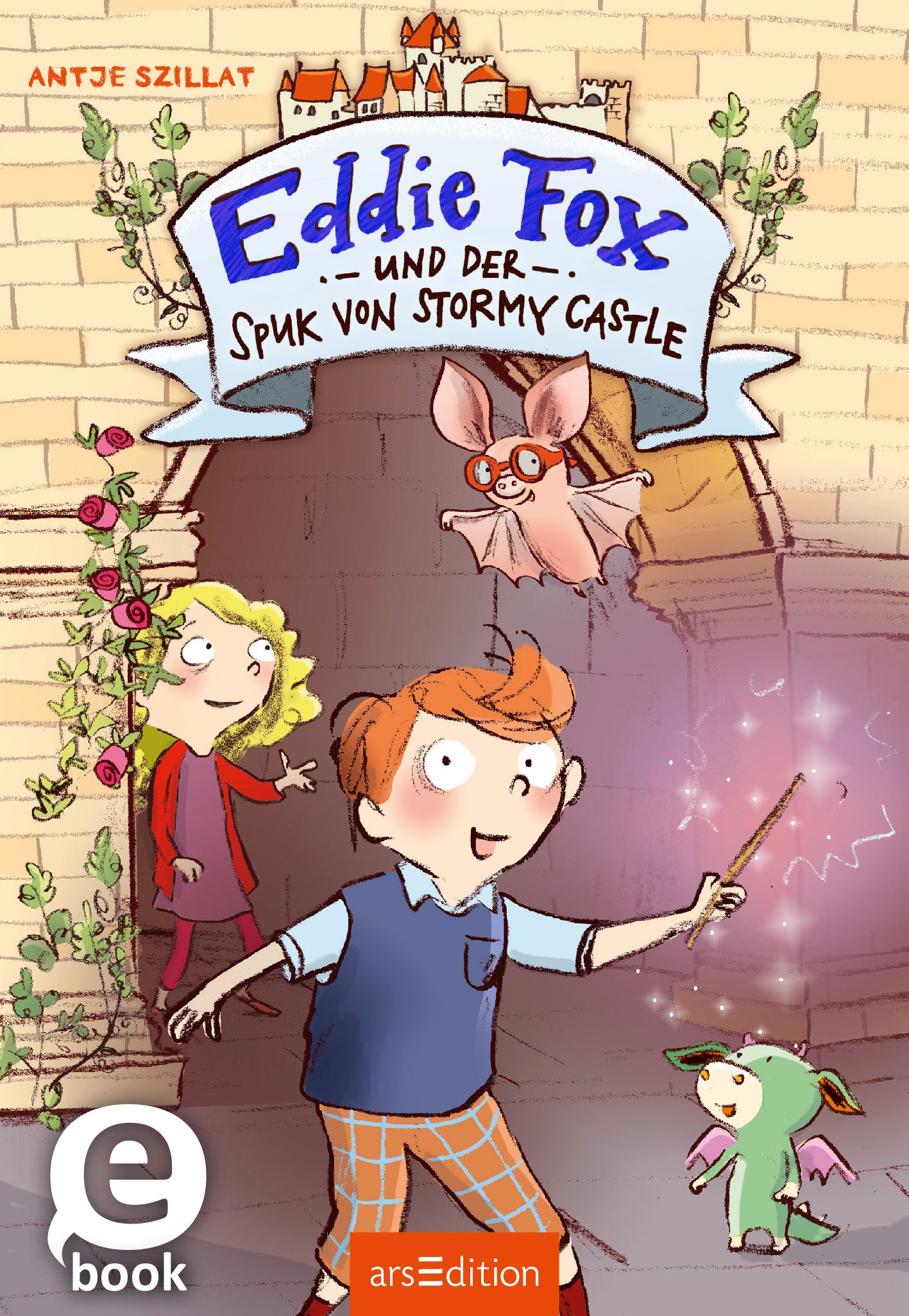 Das Buchcover zeigt eine lebhafte Zeichnung mit einem hellen, freundlichen Farbschema. Im Mittelpunkt steht ein fröhlicher Junge mit orangefarbenen Haaren, der einen Zauberstab in der Hand hält. Neben ihm steht ein Mädchen mit lockigem, gelbem Haar, das überrascht schaut. Über ihnen schwebt eine kleine, fliegende Fledermaus mit großen Augen. Der Titel „Eddie Fox – und der Spuk von Stormy Castle“ ist in bunten, verspielten Buchstaben sichtbar. Ganz oben prangt ein...