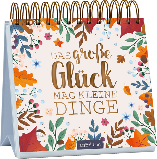 Das Buchcover zeigt einen sanften, cremefarbenen Hintergrund, umrahmt von bunten floralen Elementen in Rot-, Orange-, Blau- und Grüntönen. In der Mitte steht in großen, verspielten Buchstaben der Titel „Das große Glück mag kleine Dinge“ in Gold, der Wärme und Freude ausstrahlt. Die Schriftart ist gut lesbar und sorgsam gestaltet. Ganz unten mittig steht der Logoschriftzug von arsEdition.