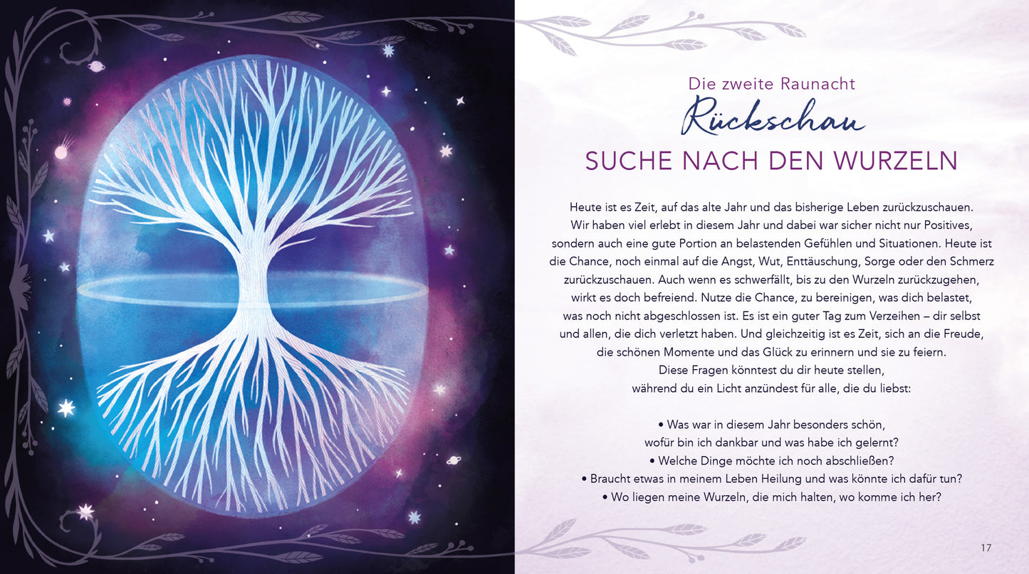 Gezeigt wird eine Innen- oder Zusatzansicht von „Die Magie der Raunächte“. Links ist ein stilisierter Baum in leuchtendem Blau und Weiß abgebildet, vor einem dunklen, sternenübersäten Hintergrund, der in sanften Lila- und Grautönen gehalten ist. Rechts befindet sich ein Textblock mit der Überschrift „SUUCHE NACH DEN WURZELN“ in eleganter, geschwungener Schrift. Der Text ist in einer gut lesbaren, klaren Schriftart verfasst und vermittelt eine besinnliche Stimmung, die zur...