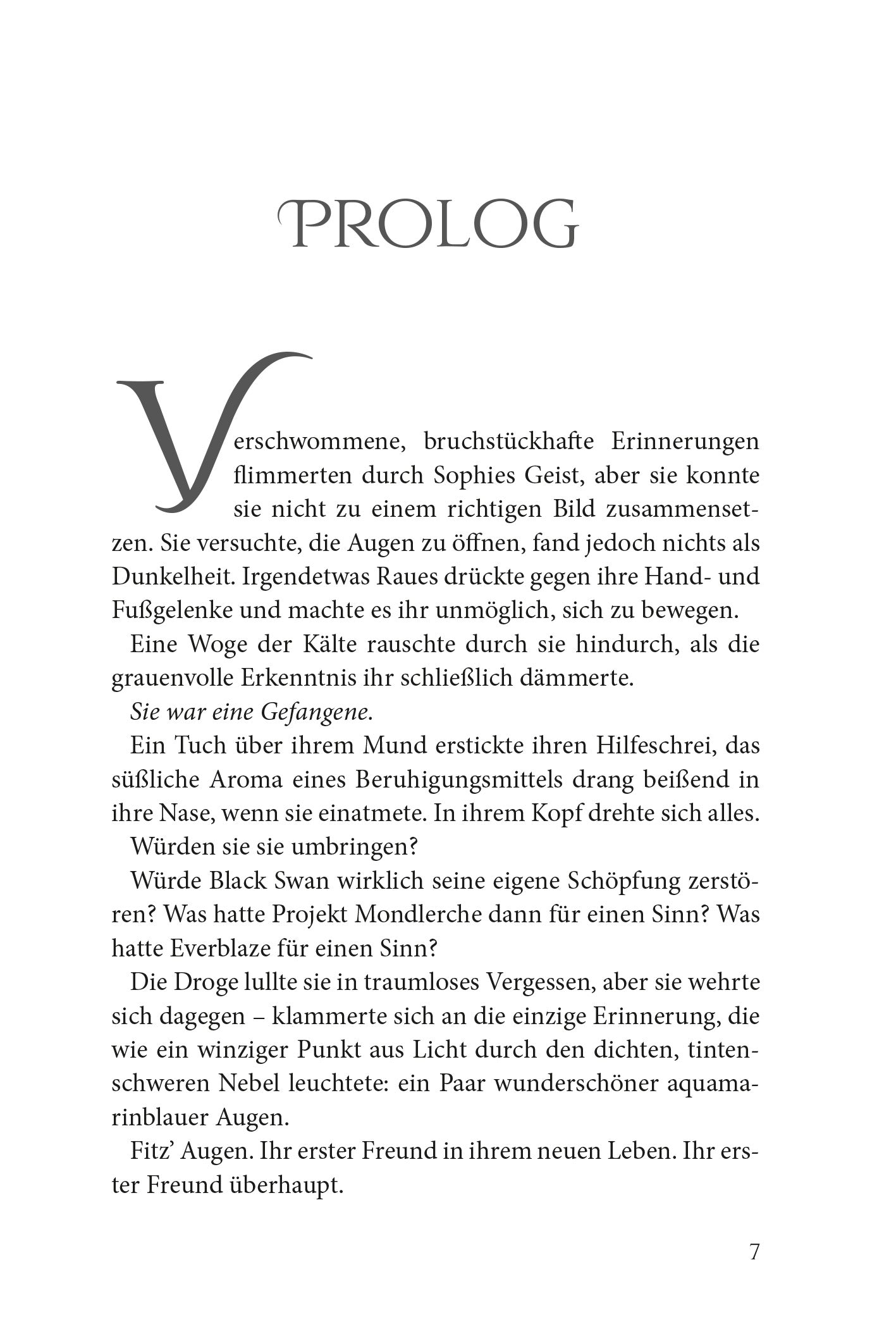 Gezeigt wird eine Innen- oder Zusatzansicht von „Keeper of the Lost Cities – Der Aufbruch“. Die Seiten sind in einem klaren, gut lesbaren Layout gehalten. Die Schrift ist schlicht und modern, in einer dunklen Farbe auf hellem Hintergrund, was die Lesbarkeit erhöht. Gelegentliche Absätze und Zeilenabstände unterstützen die Struktur der Inhaltsdarstellung, während die festgelegte Typografie ein einheitliches und ansprechendes Leseerlebnis bietet.