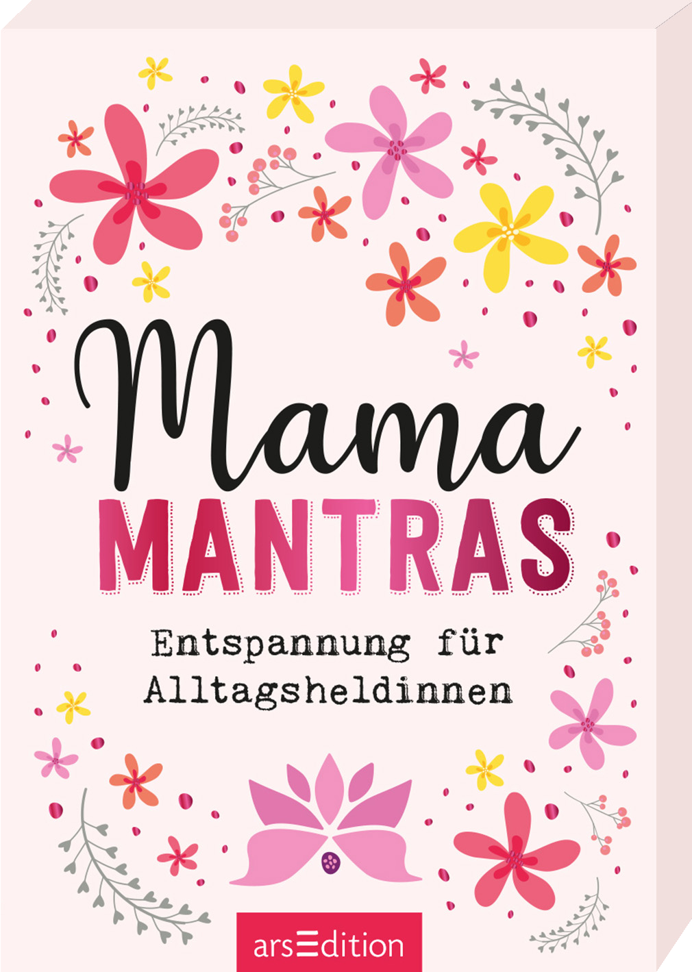 Auf dem Buchcover von „Mama Mantras“ dominiert ein sanfter, rosa Hintergrund, umrahmt von bunten Blumenmotiven in Pink, Gelb und Lila. Der Titel „Mama Mantras“ ist in einer verspielten, eleganten Schrift in Schwarz und Pink gehalten, während der Untertitel „Entspannung für Alltagsheldinnen“ in einer regulären Schriftart darunter steht. Die fröhliche und entspannende Atmosphäre des Covers richtet sich an Mütter und vermittelt einen positiven, unterstützenden Eindruck. Ganz...