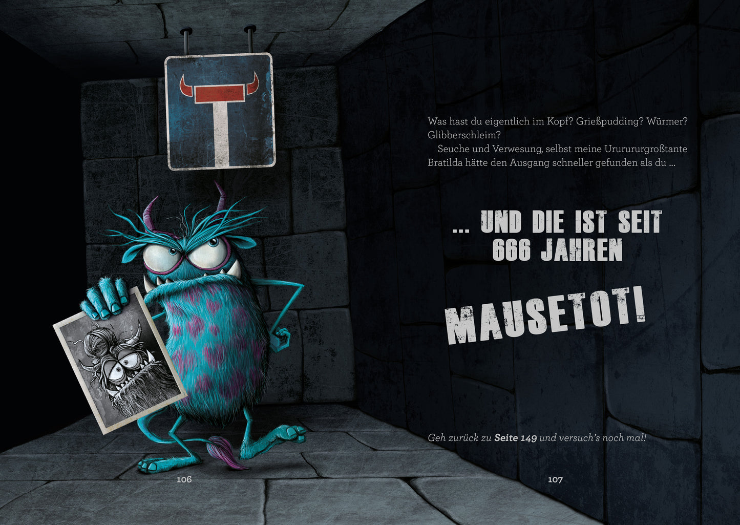 Gezeigt wird eine Innen- oder Zusatzansicht von „Das Buch mit dem Fluch – Lass mich hier raus!“. Die Illustration zeigt ein gruseliges, farbenfrohes Monster mit blauen und lila Akzenten. Es steht in einem düsteren, steinernen Raum, der mit einem Sackgassen-Schild versehen ist. Neben dem Monster befindet sich ein Bildrahmen mit einer schwarz-weiß gezeichneten Darstellung des Monsters. Die Schrift ist groß und deutlich, betont durch kontrastreiche Farben und eine verspielte Typografie....