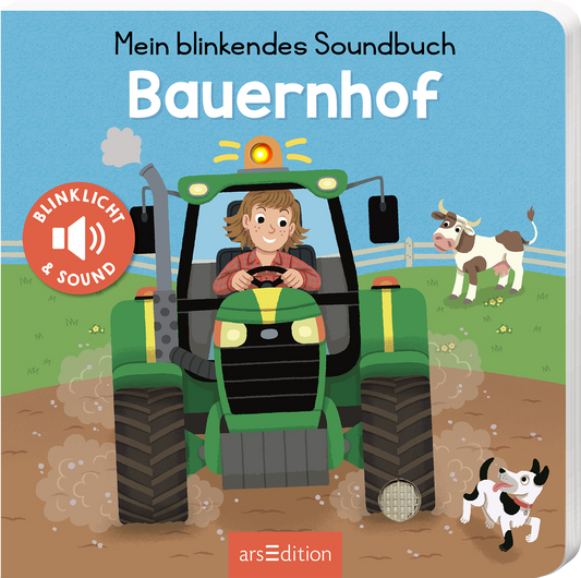 Das Cover zeigt ein kindgerechtes, farbenfrohes Design mit einem großen grünen Traktor, aus dem ein fröhliches Kind mit lockigen Haaren sitzt. Der Hintergrund ist blau und zeigt eine ländliche Idylle mit einer Kuh und einem Hund, die auf einem Bauernhof leben. Die Schrift „Mein blinkendes Soundbuch Bauernhof“ ist in verspielter, weißer Schriftart gehalten. Ein roter Button mit dem Text „BLINKLICHT & SOUND“ hebt sich vom Cover ab. Ganz unten mittig steht der Logoschriftzug von...